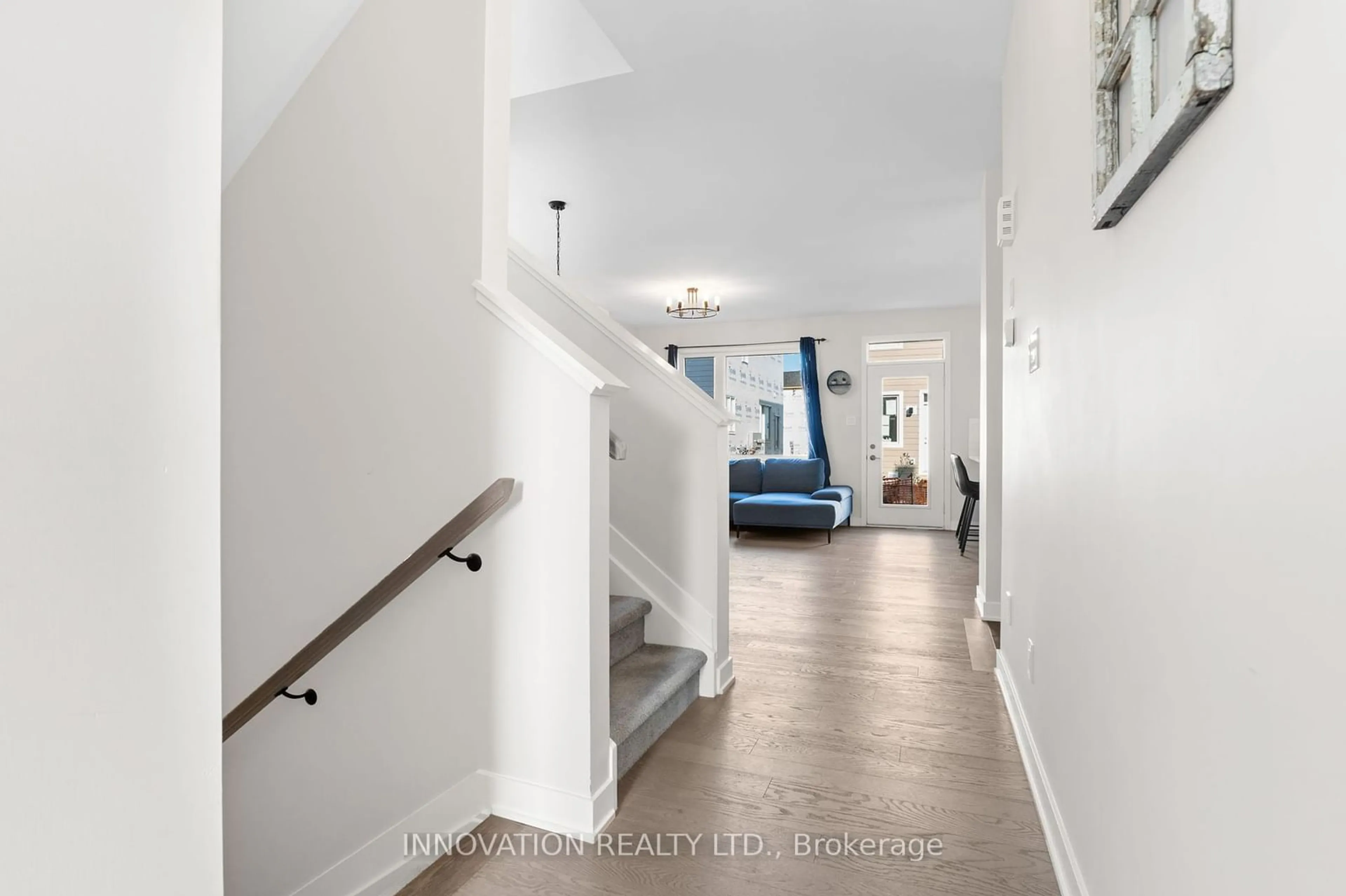 Indoor entryway, wood floors for 333 Trammel Rd, Stittsville - Munster - Richmond Ontario K0A 2Z0