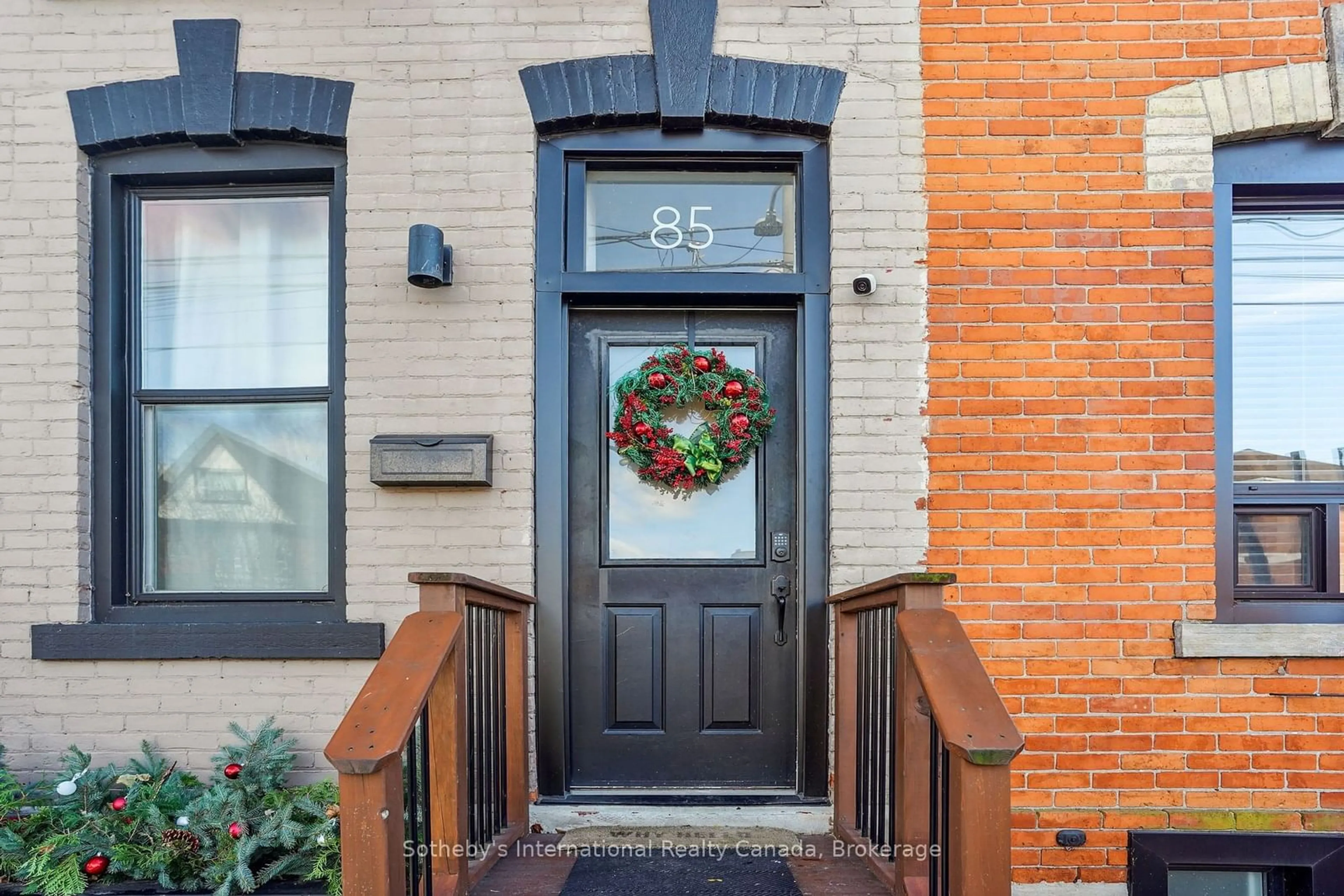 Indoor entryway, wood floors for 85 Barton St, Hamilton Ontario L8L 1A7