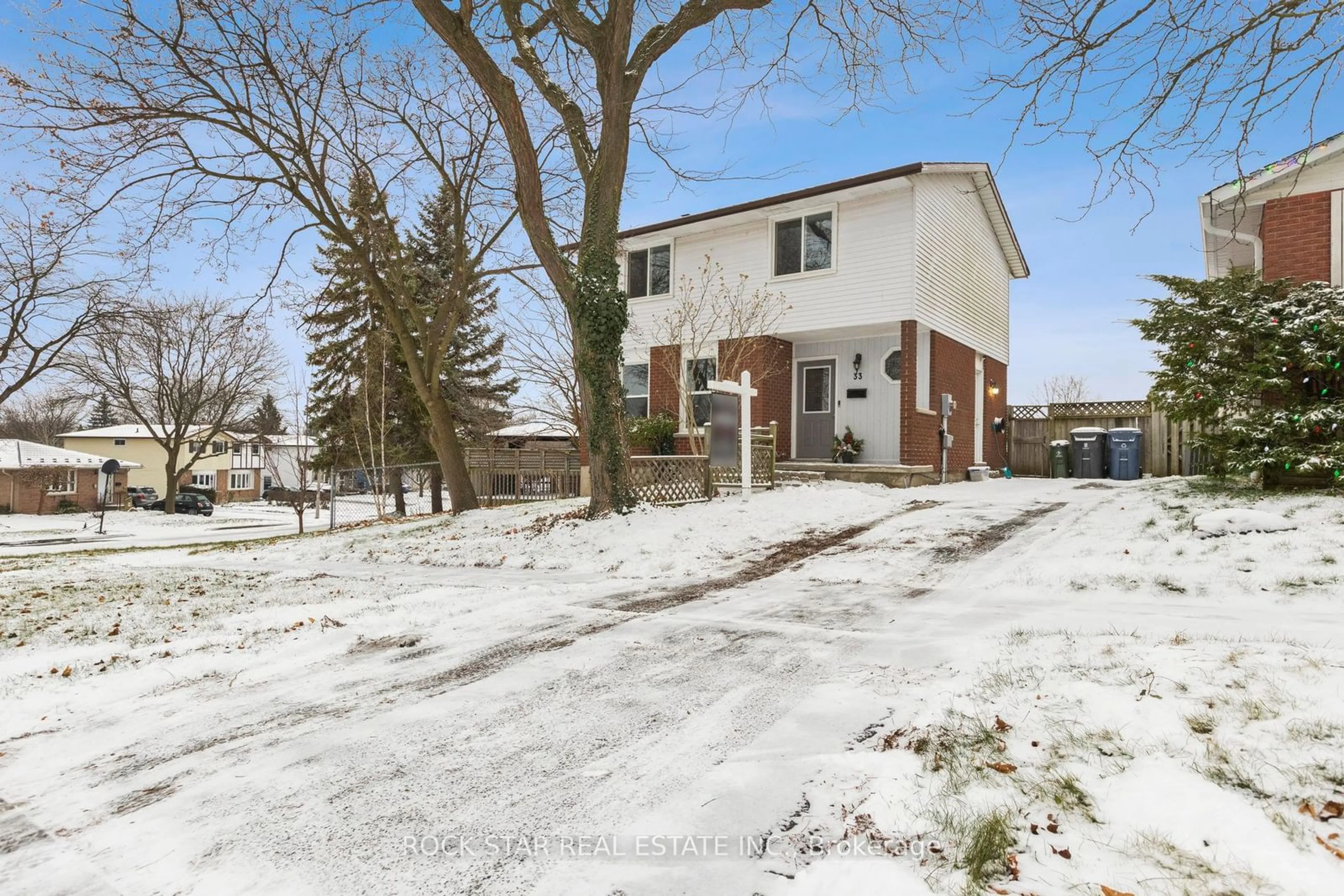 A pic from exterior of the house or condo, the street view for 33 Upton Cres, Guelph Ontario N1E 6P1