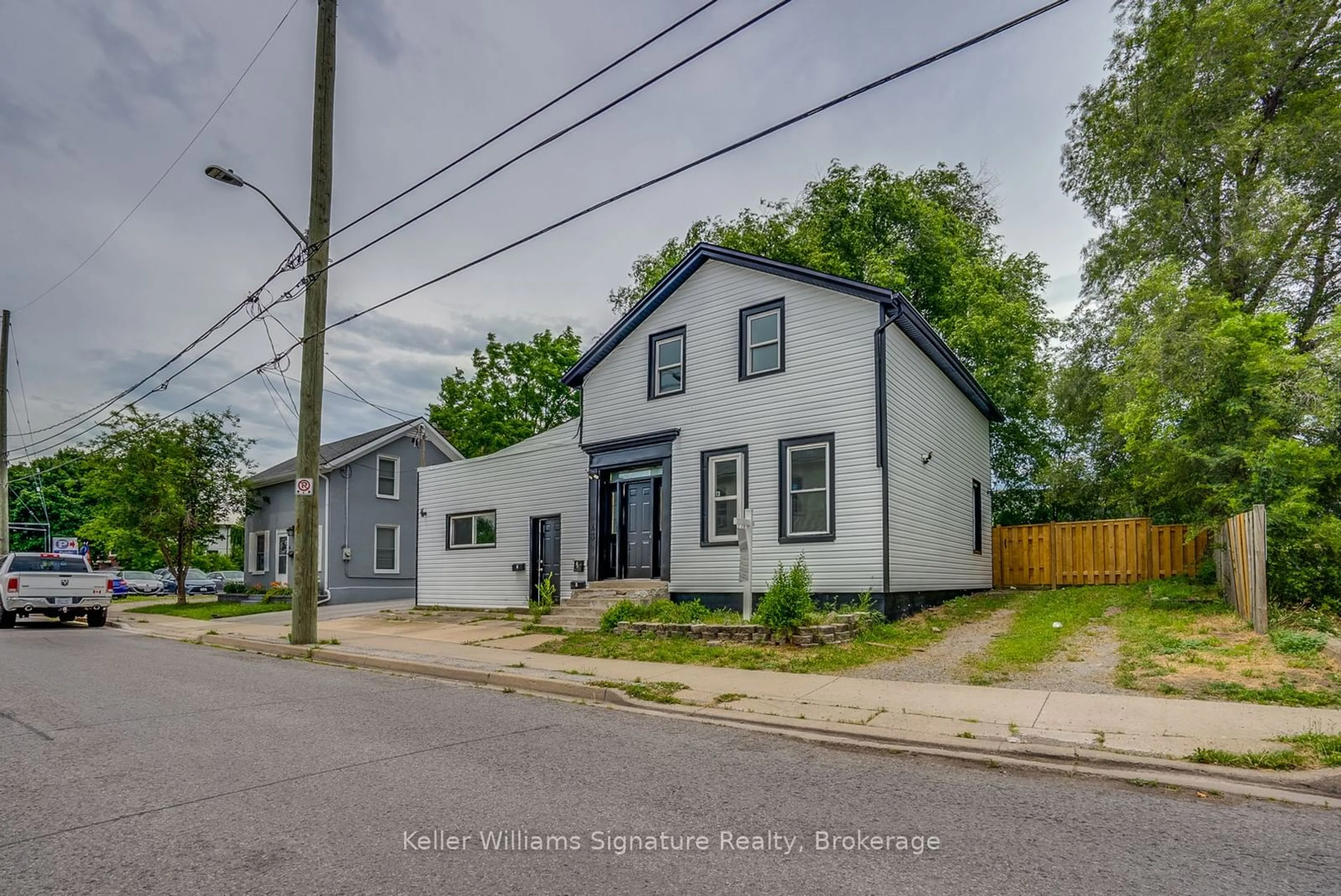 Frontside or backside of a home, the street view for 43 Centre St, St. Catharines Ontario L2R 3A8