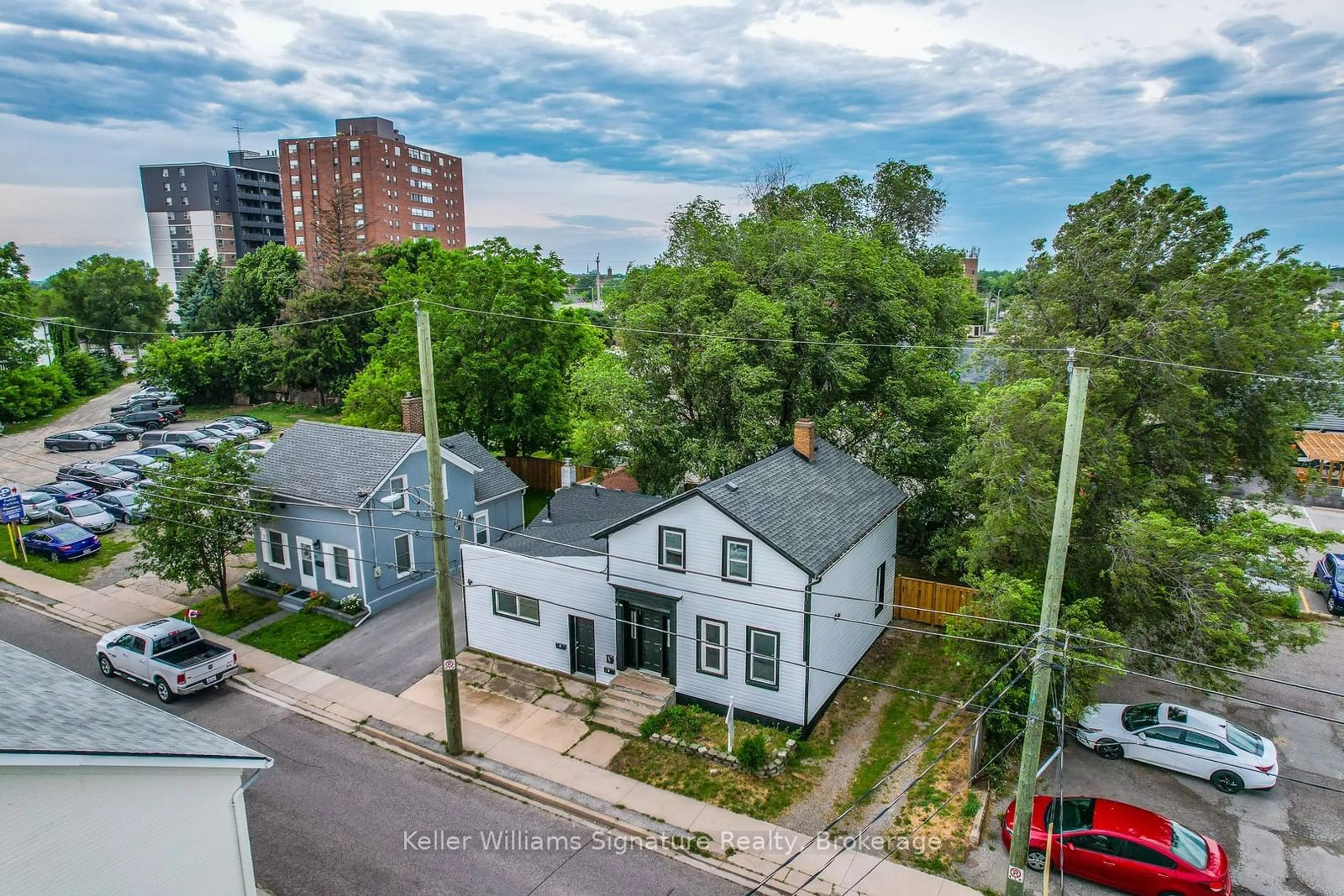 A pic from exterior of the house or condo, the street view for 43 Centre St, St. Catharines Ontario L2R 3A8