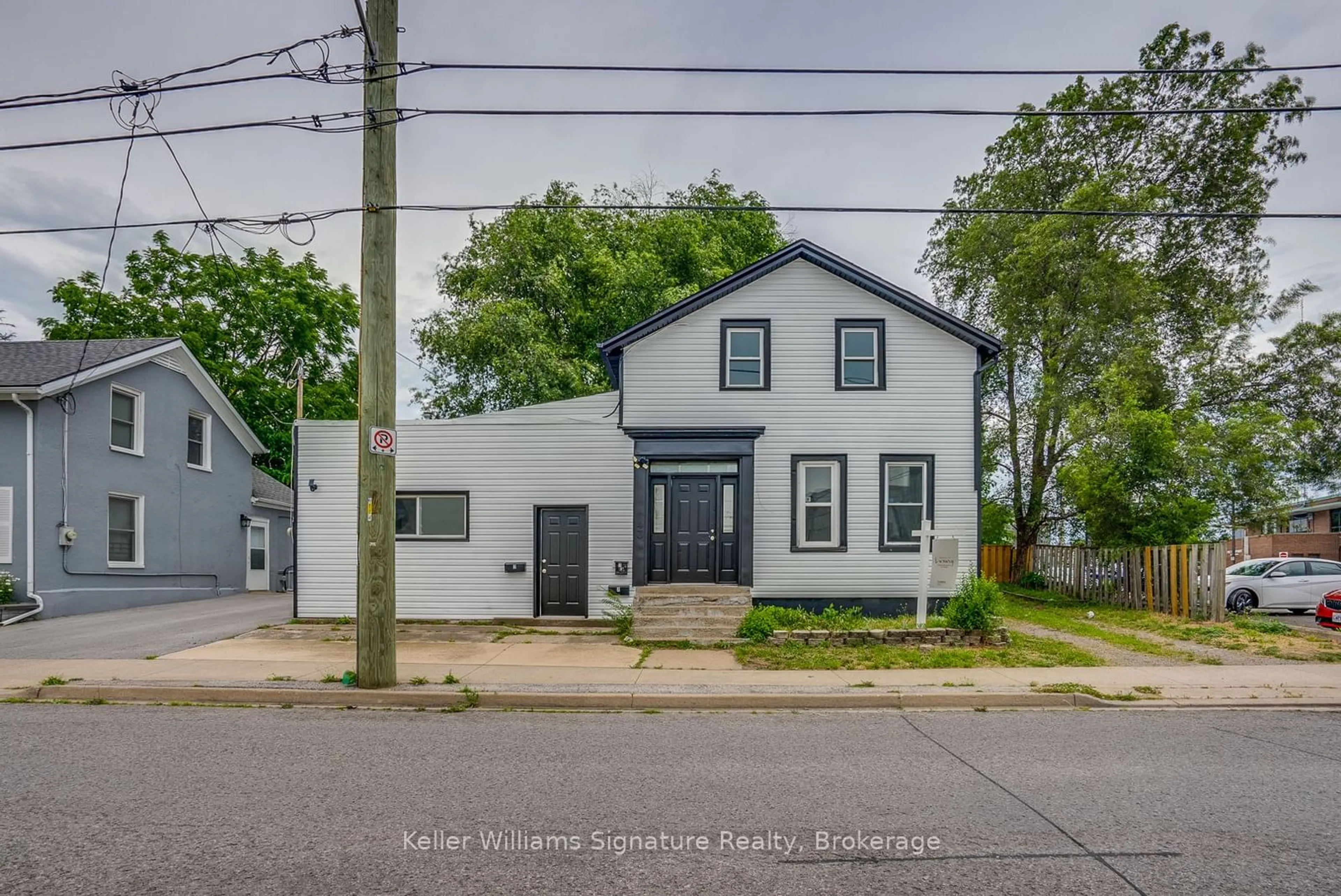 Frontside or backside of a home, the street view for 43 Centre St, St. Catharines Ontario L2R 3A8