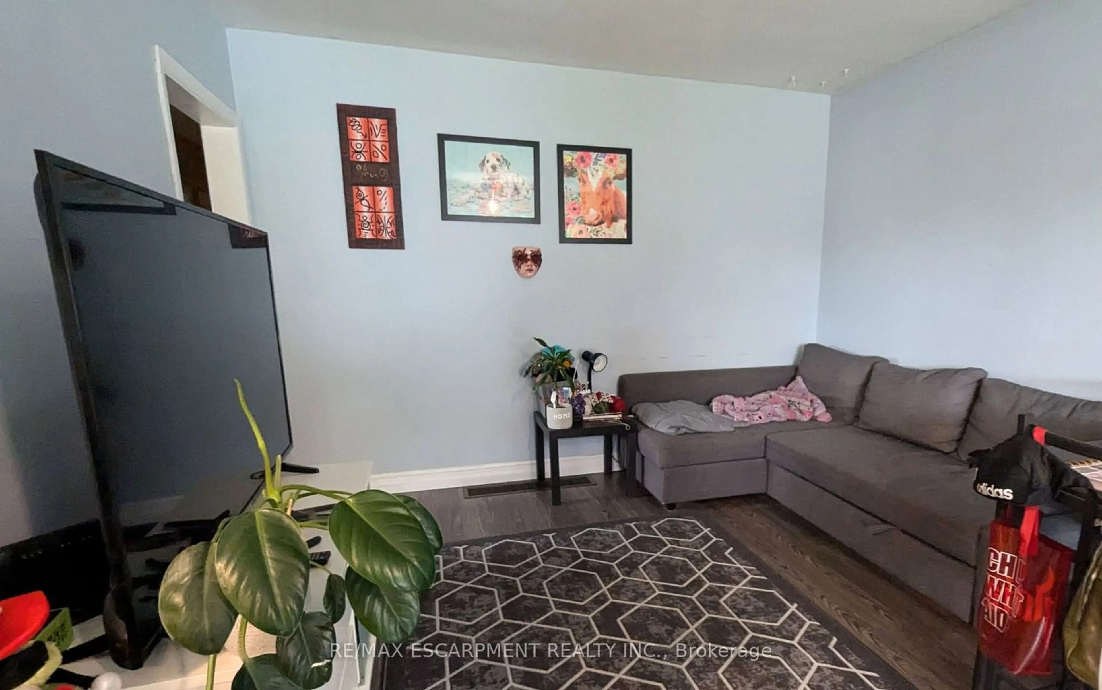 Living room, unknown floor for 253 West 33rd St, Hamilton Ontario L9C 5J7