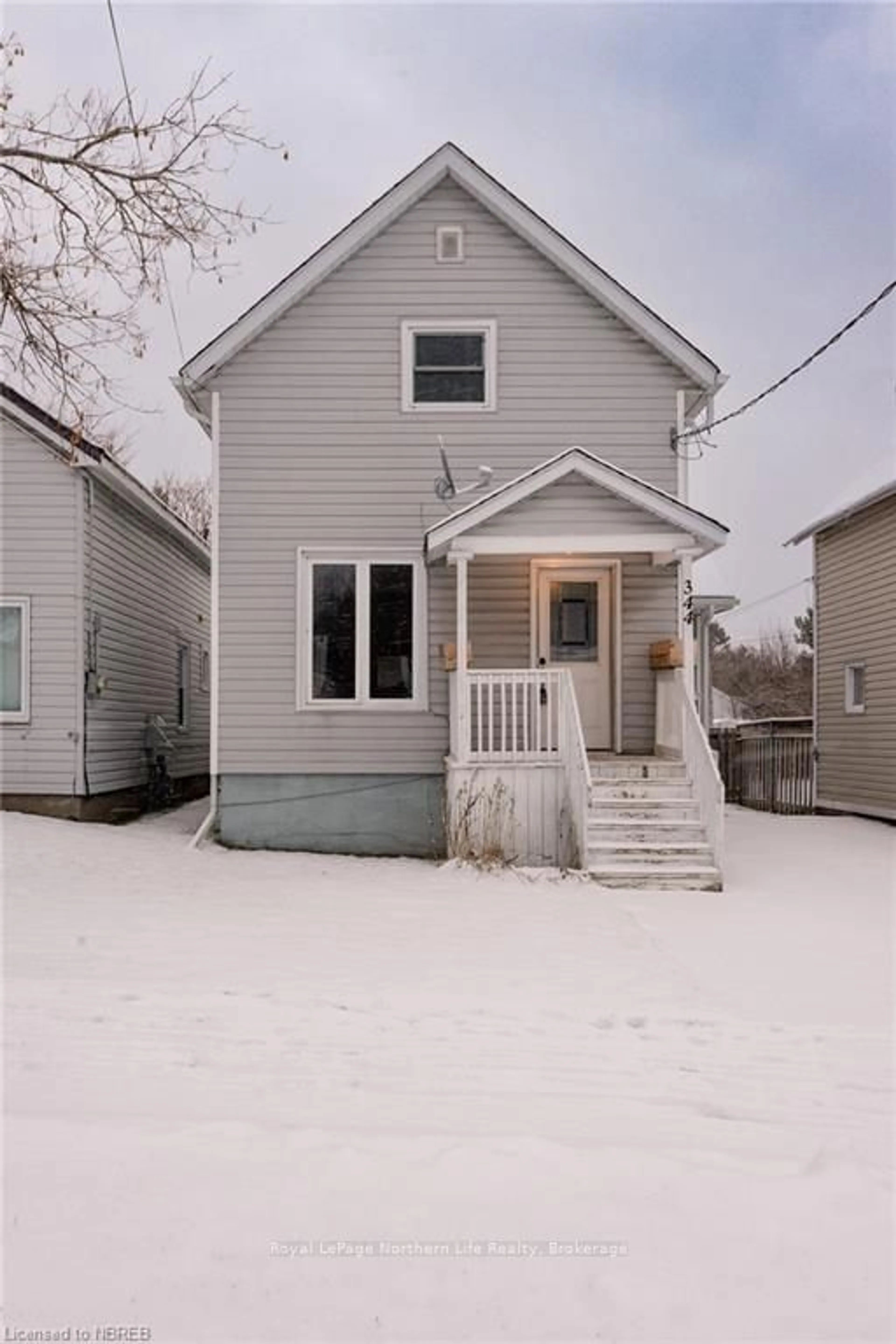 Frontside or backside of a home, cottage for 344 DUKE St, North Bay Ontario P1B 6G1