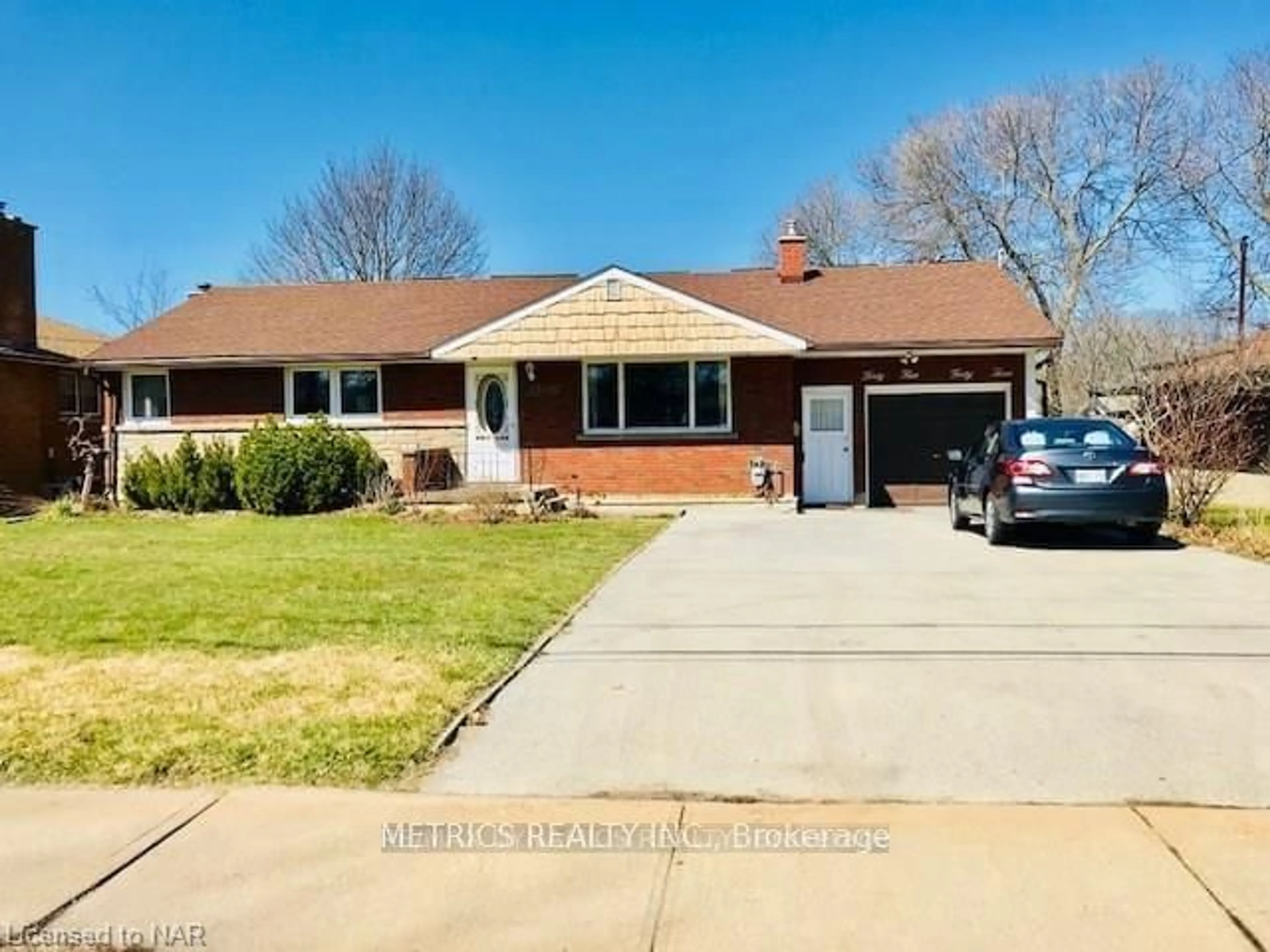 Frontside or backside of a home, the street view for 4443 Dorchester Rd, Niagara Falls Ontario L2E 6N5