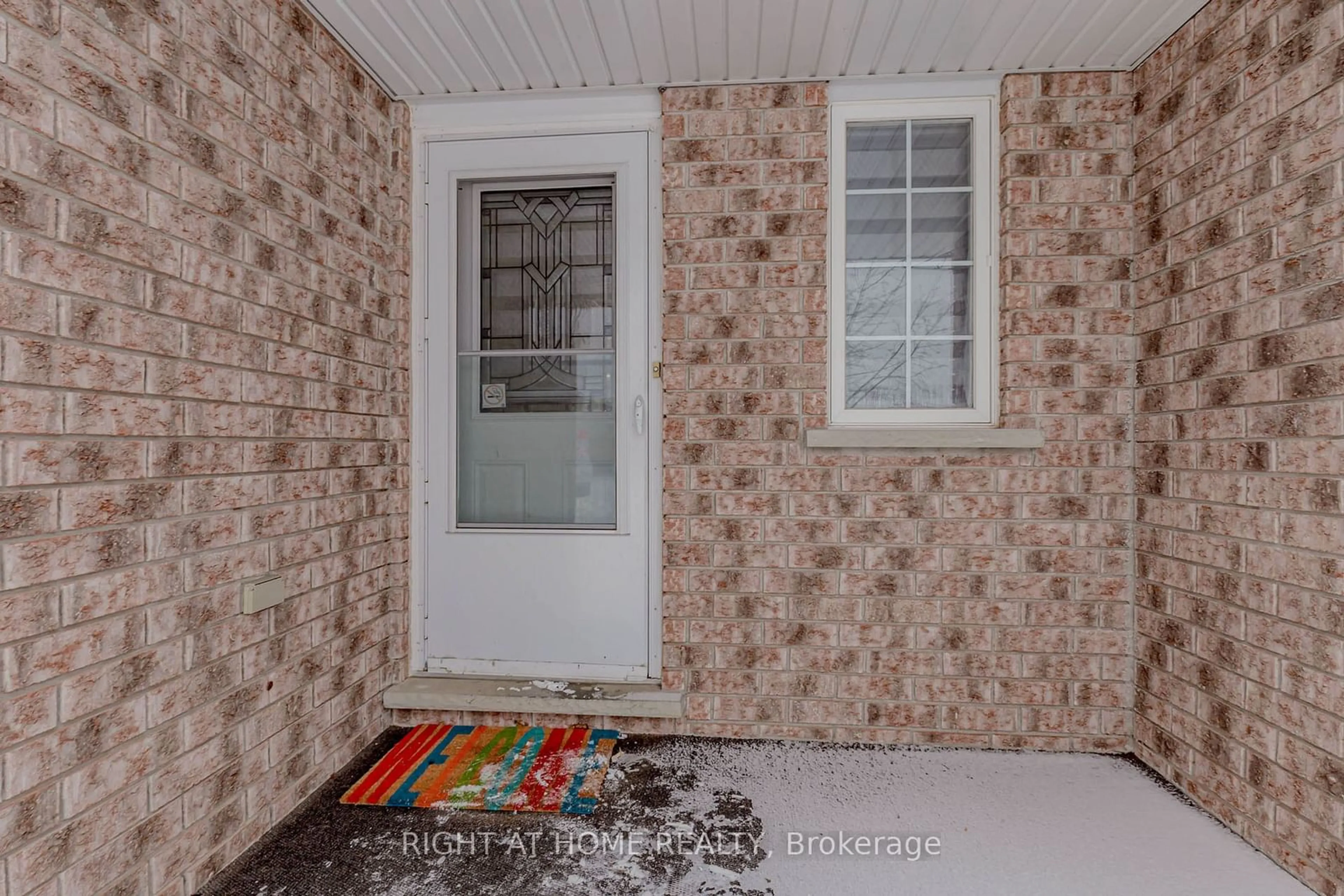 Indoor entryway, carpet floors for 51 Hawkins Dr, Cambridge Ontario N1T 1Z7