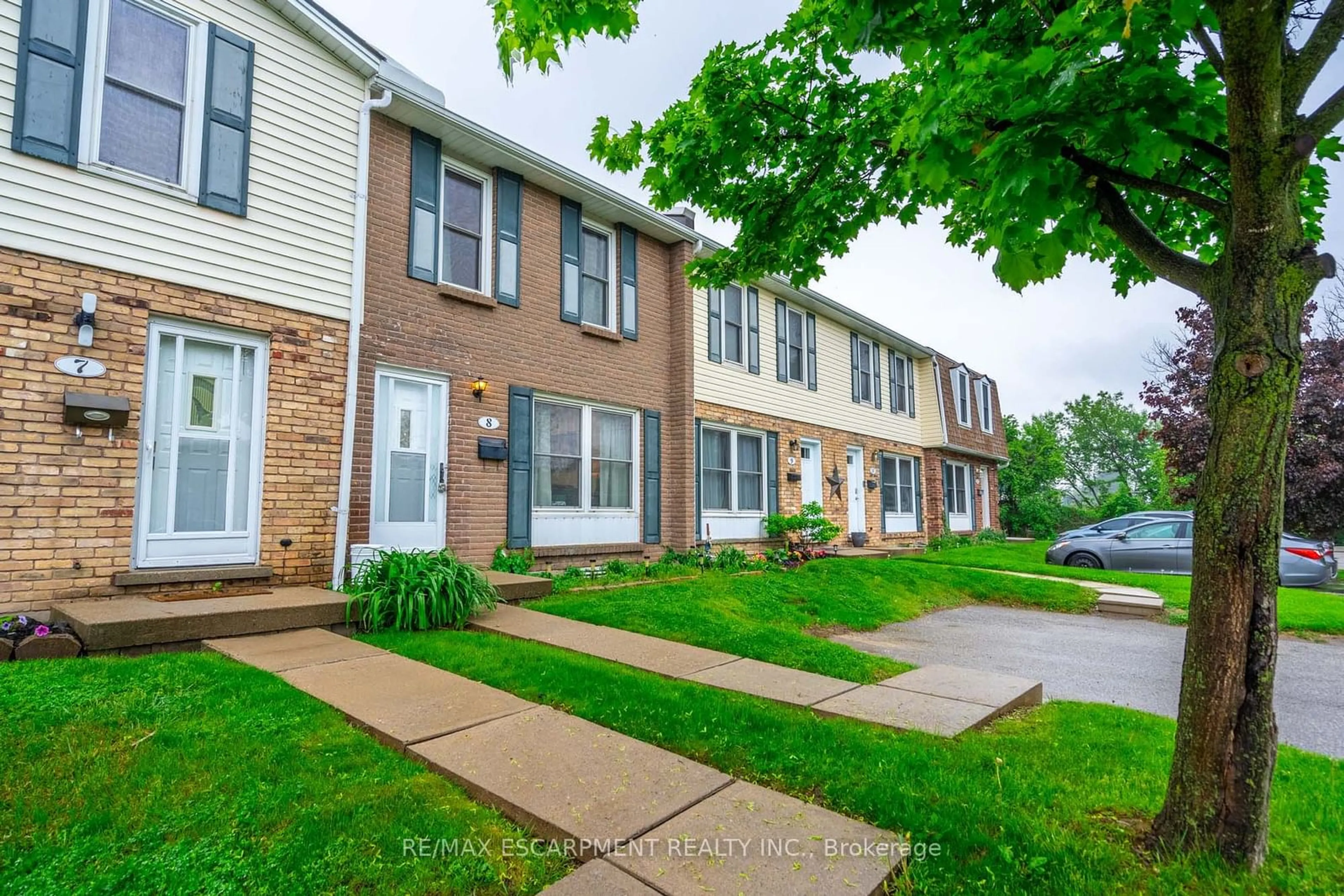 A pic from exterior of the house or condo, the street view for 596 Grey St #8, Brantford Ontario N3S 4Y1