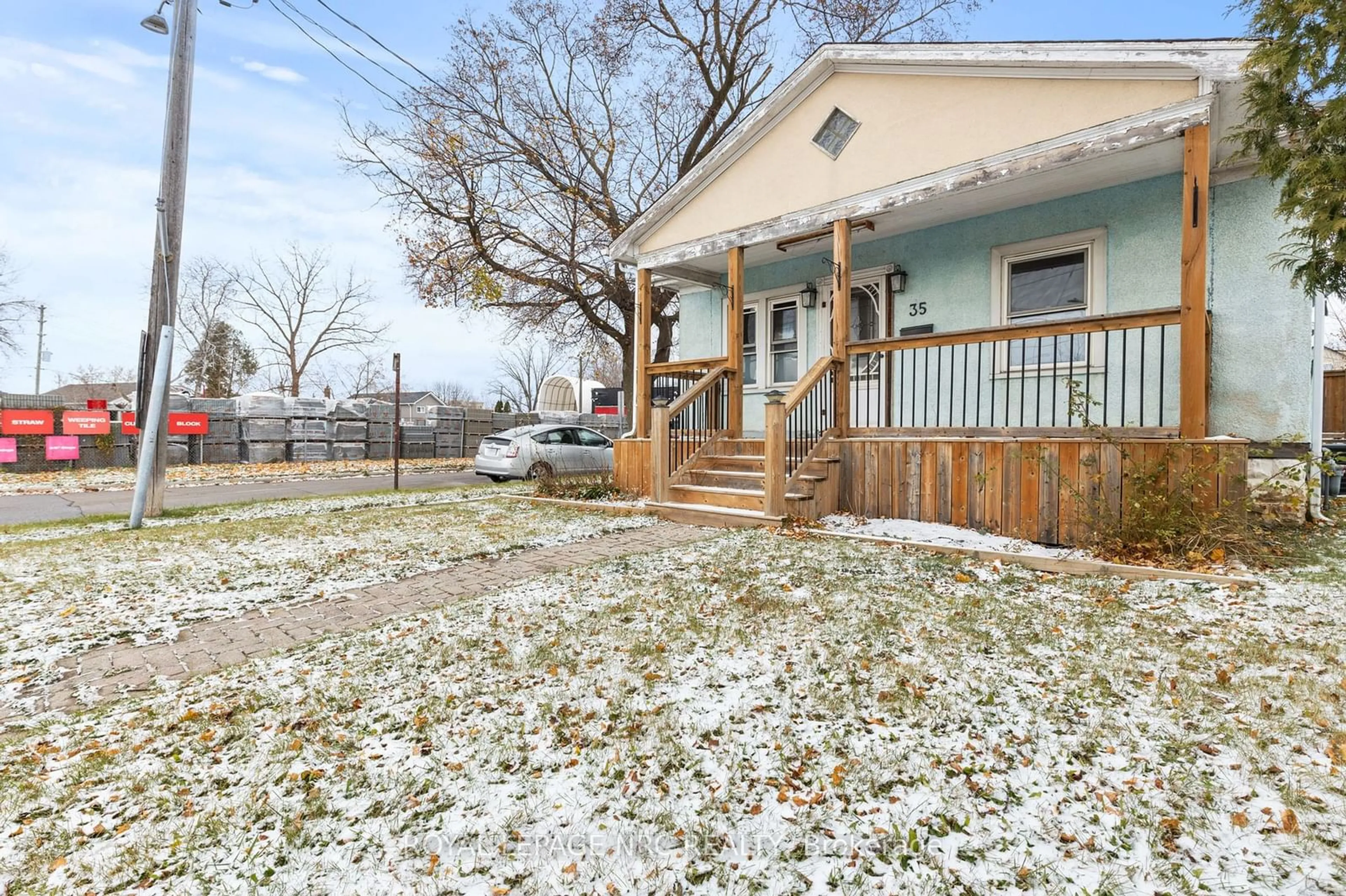 A pic from exterior of the house or condo, the fenced backyard for 35 Carlton St, St. Catharines Ontario L2R 1P7