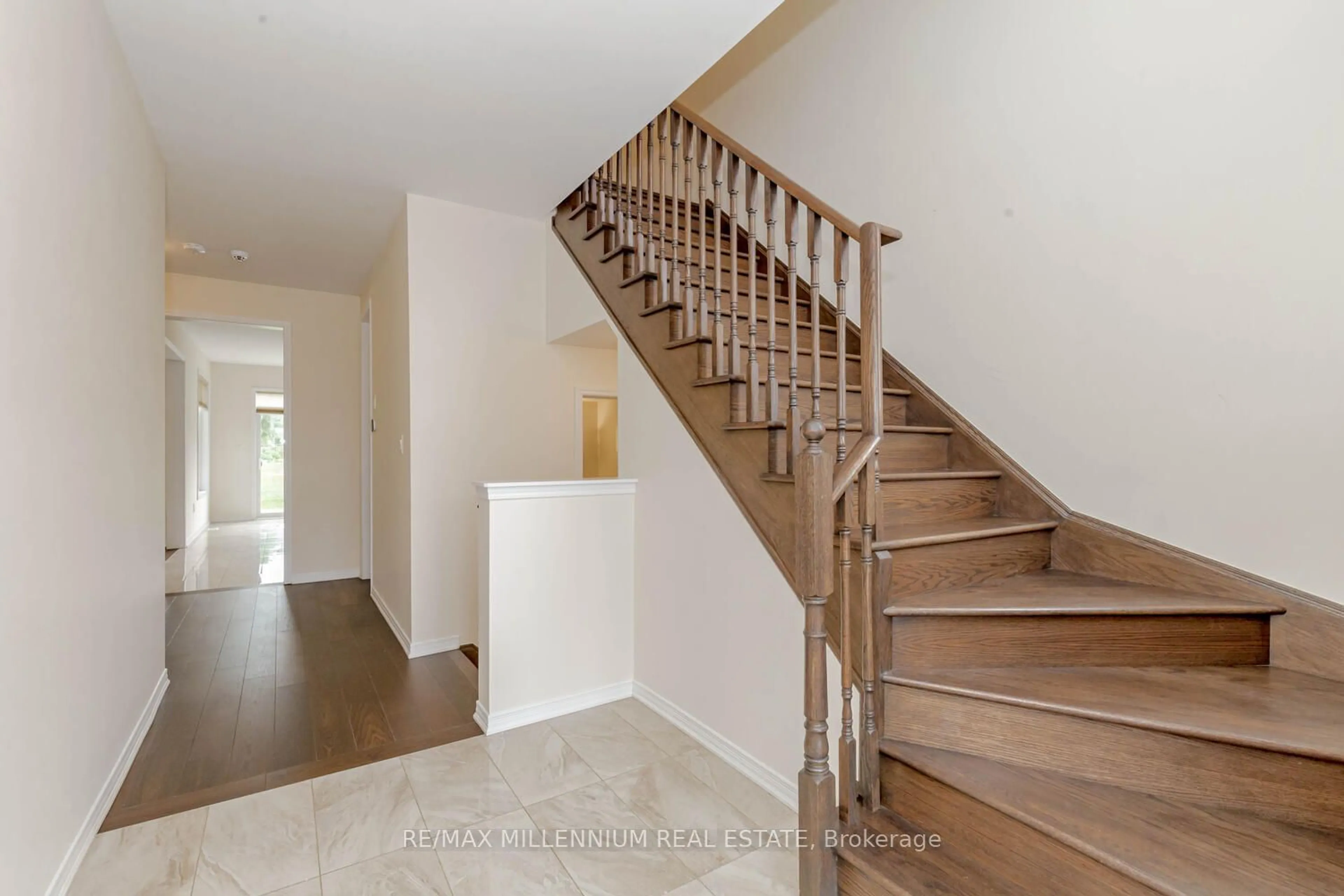 Stairs for 259 Bedrock Dr, Hamilton Ontario L8J 0M2