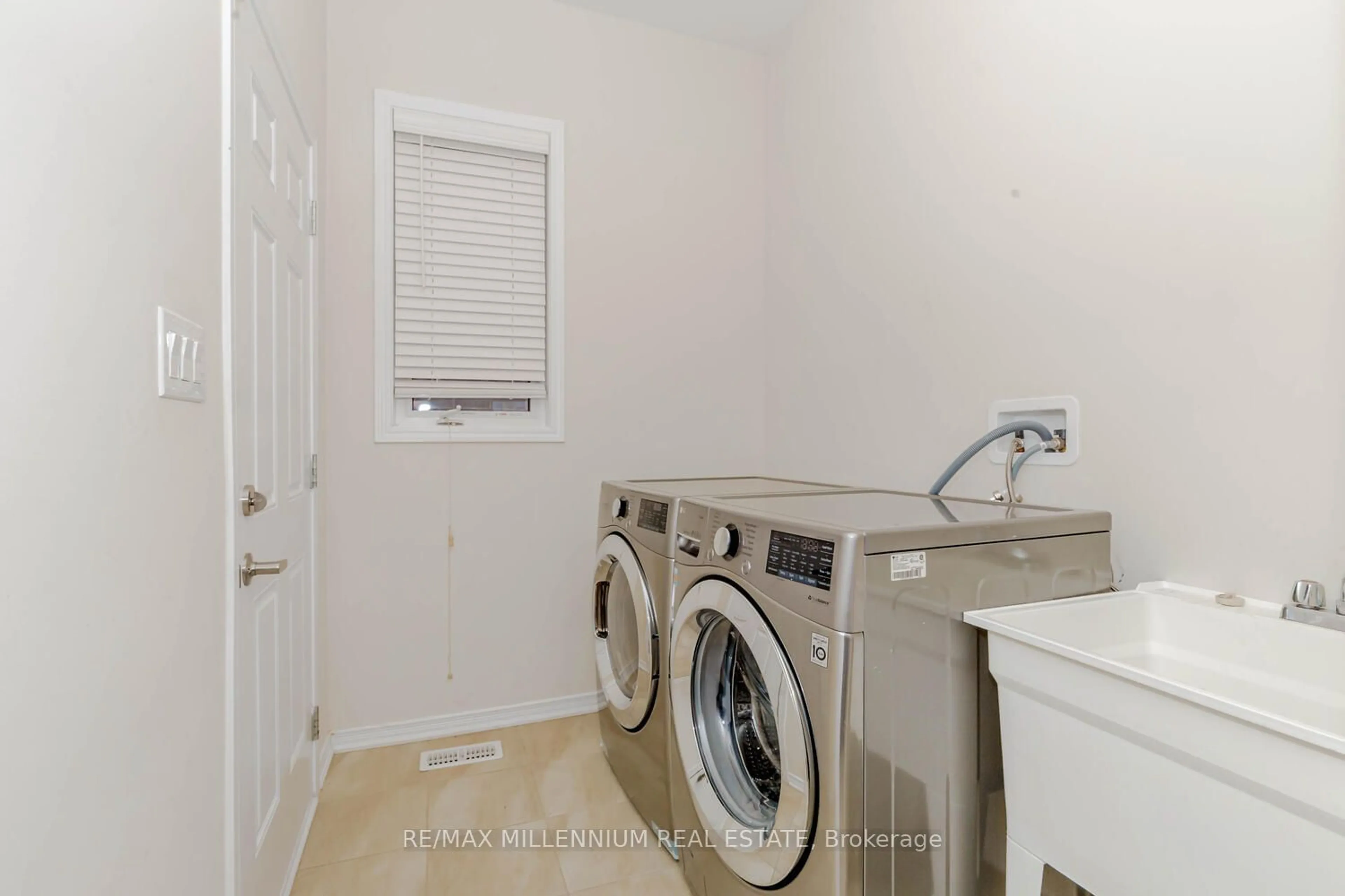 Laundry room for 259 Bedrock Dr, Hamilton Ontario L8J 0M2