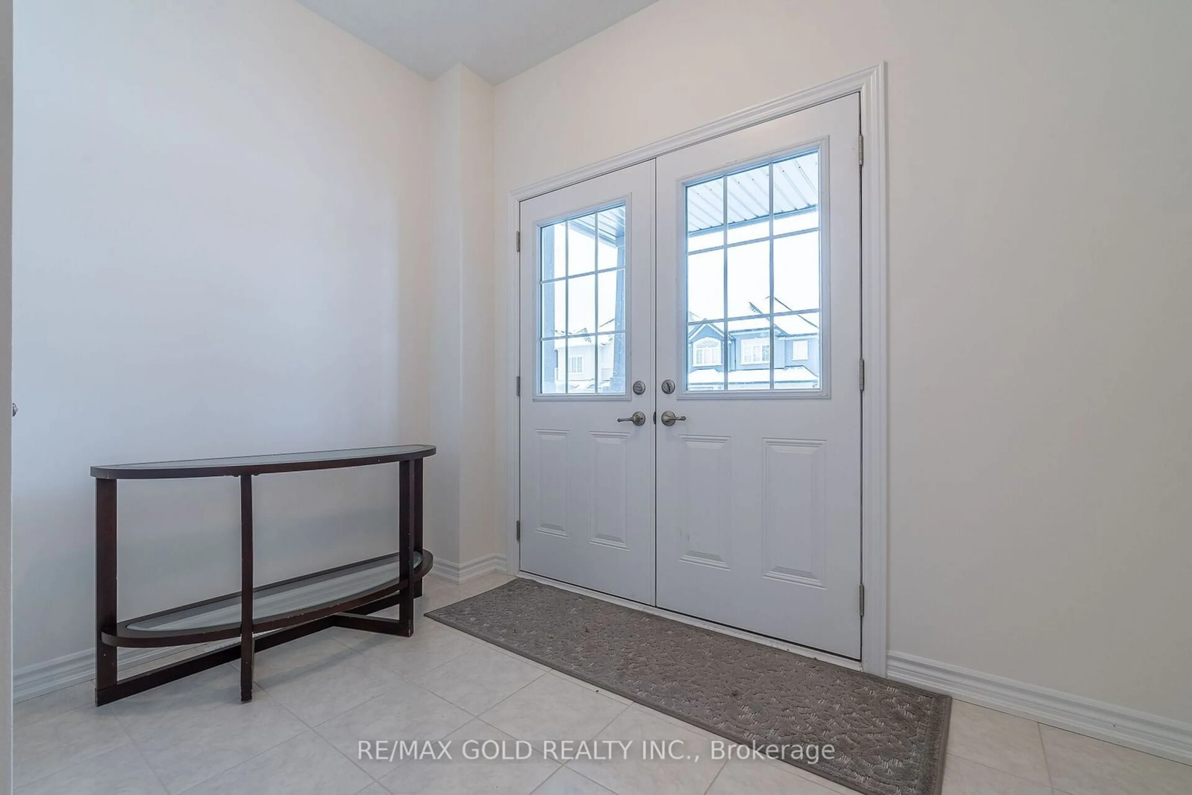 Indoor entryway, wood floors for 101 Hitchman St, Brant Ontario N3L 3E3