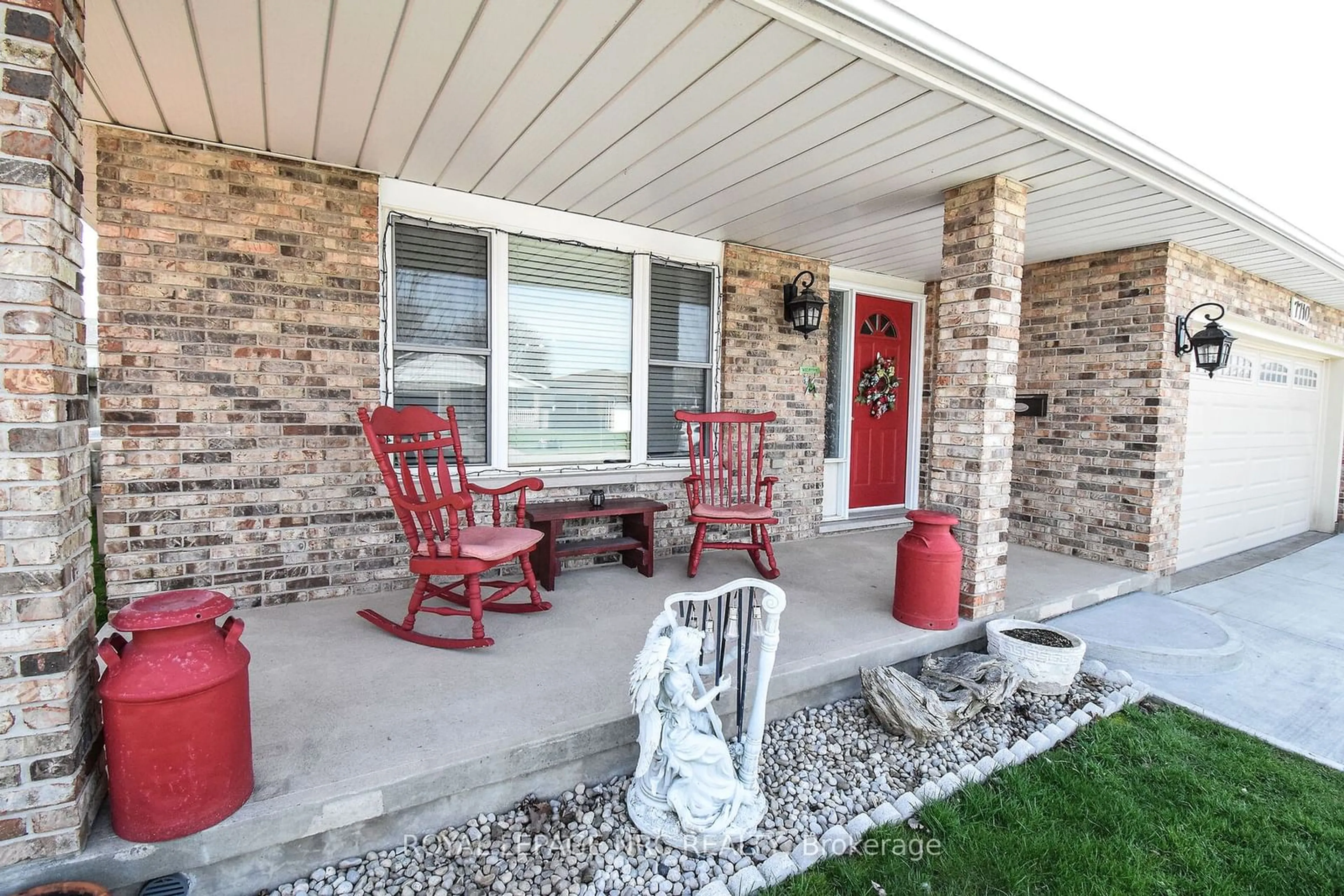 Patio, cottage for 7710 PREAKNESS St, Niagara Falls Ontario L2H 2Y4