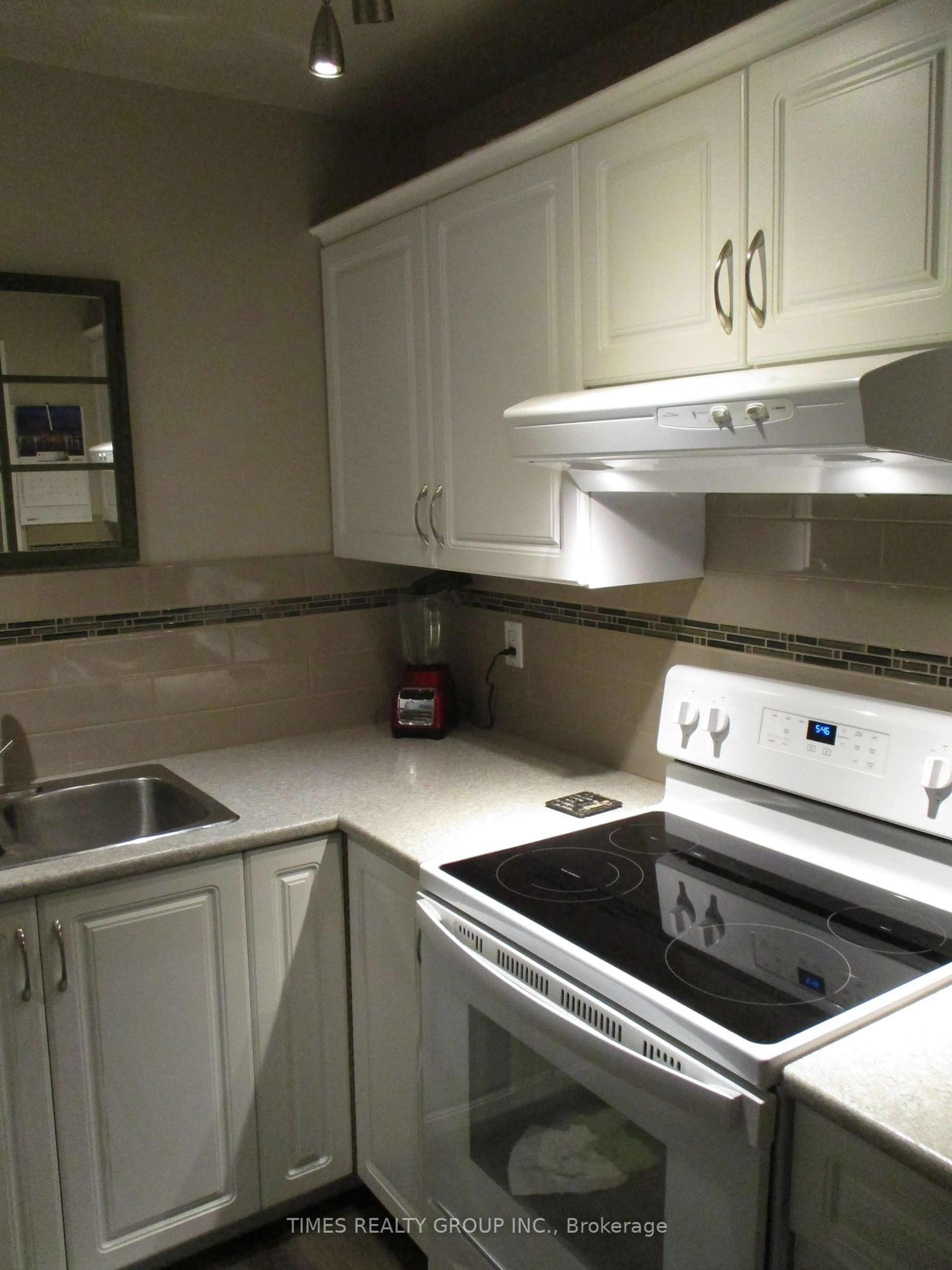 Standard kitchen for 120 Finholm St #52, Out of Area British Columbia V9P 1J5