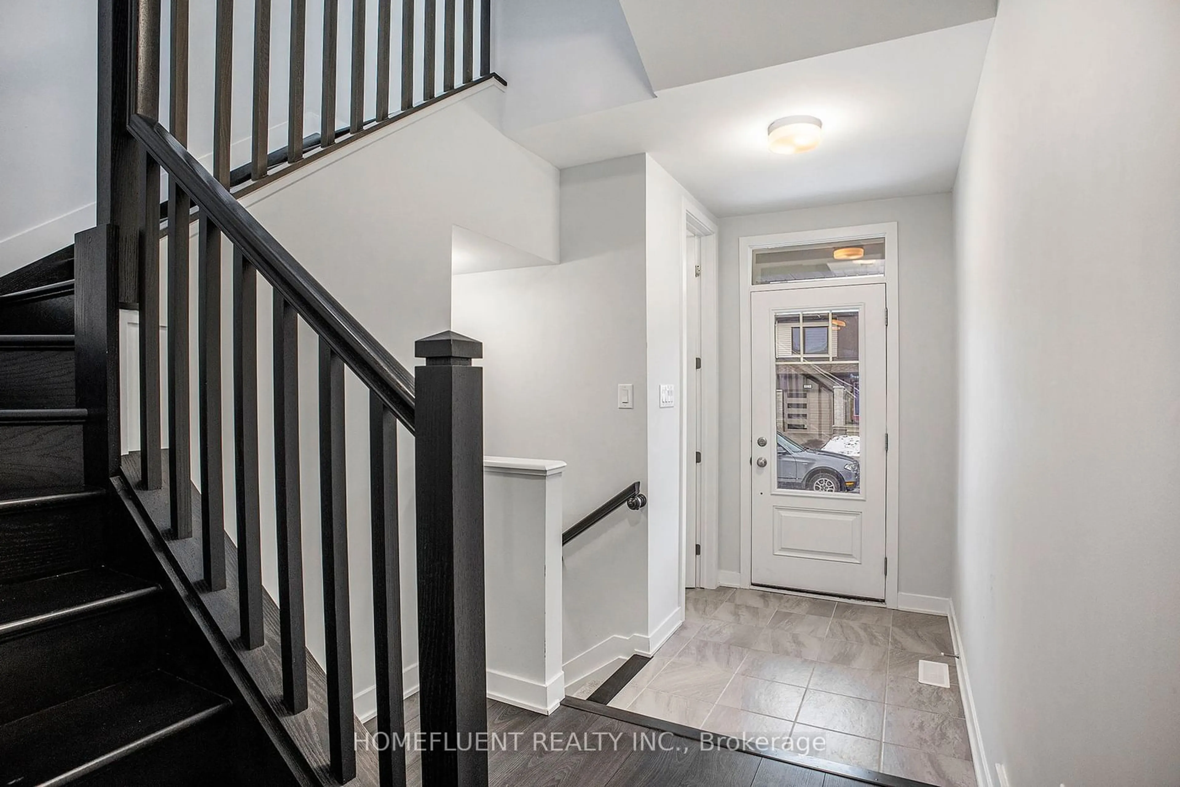 Indoor entryway, wood floors for 530 Filly Terr, Stittsville - Munster - Richmond Ontario K0A 2Z0