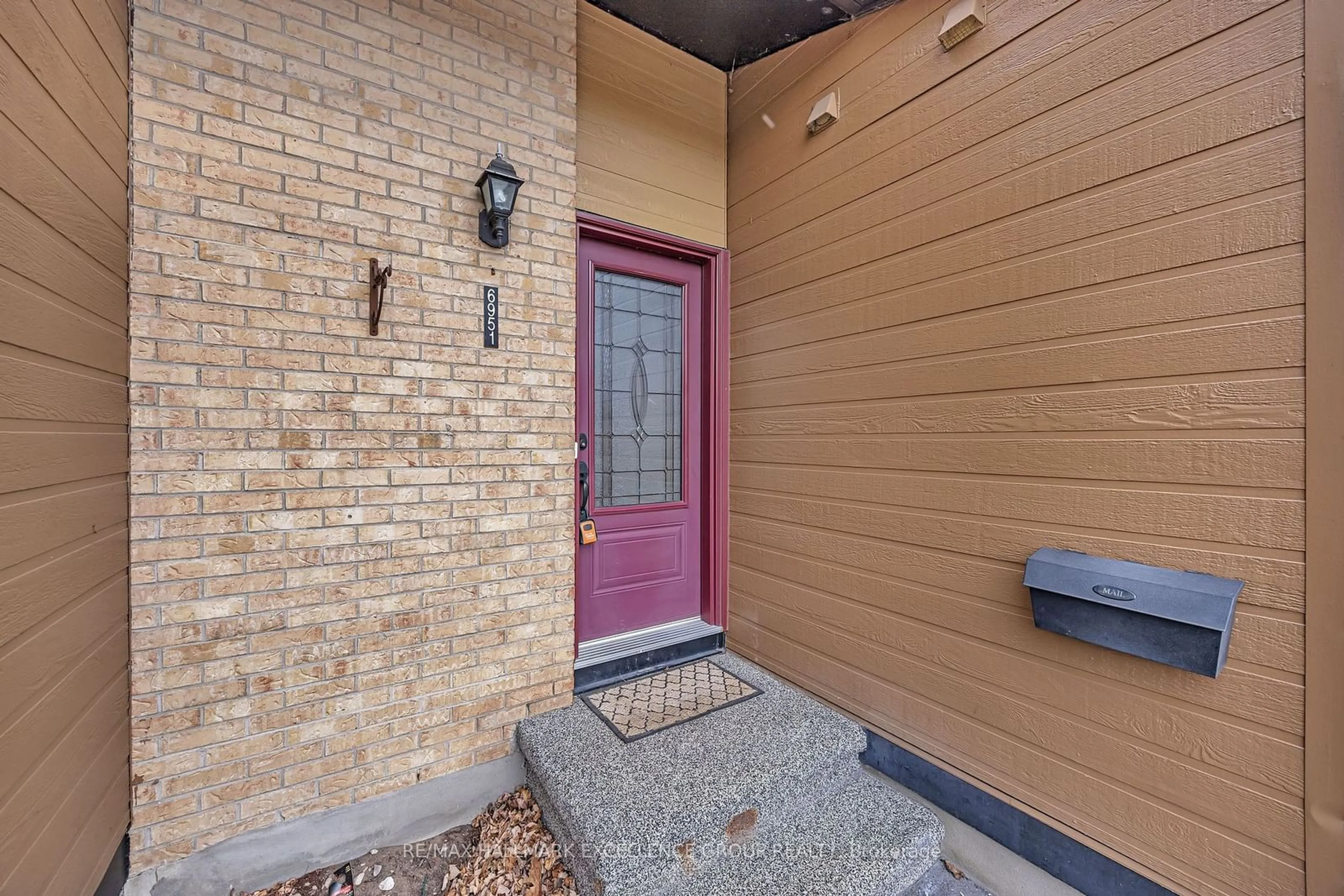 Indoor entryway, cement floor for 6951 Bilberry Dr #67, Orleans - Convent Glen and Area Ontario K1C 2C1