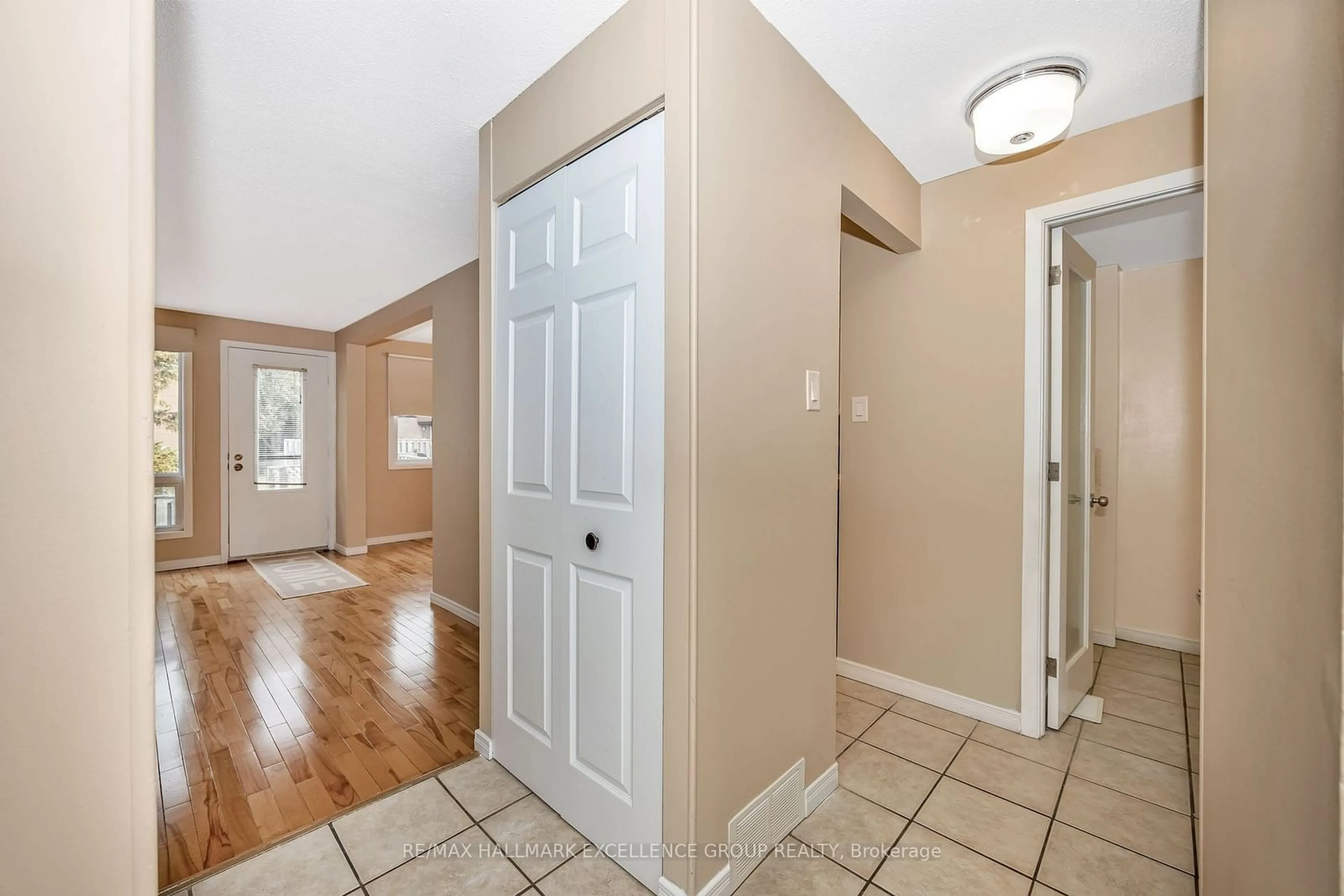 Indoor entryway, wood floors for 6951 Bilberry Dr #67, Orleans - Convent Glen and Area Ontario K1C 2C1