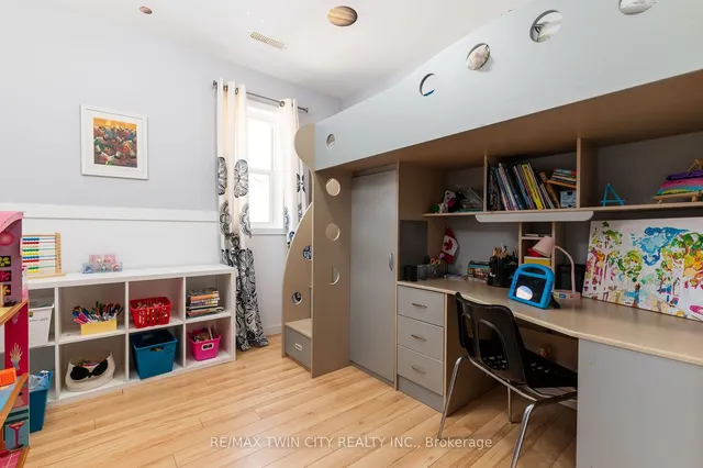 Additional property image - 608 Upper James St