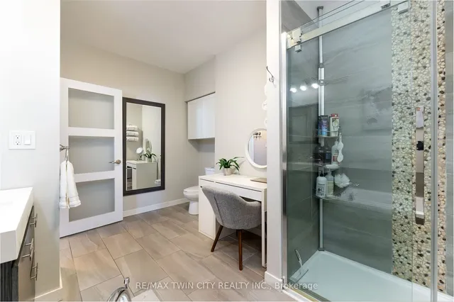Additional property image - 608 Upper James St