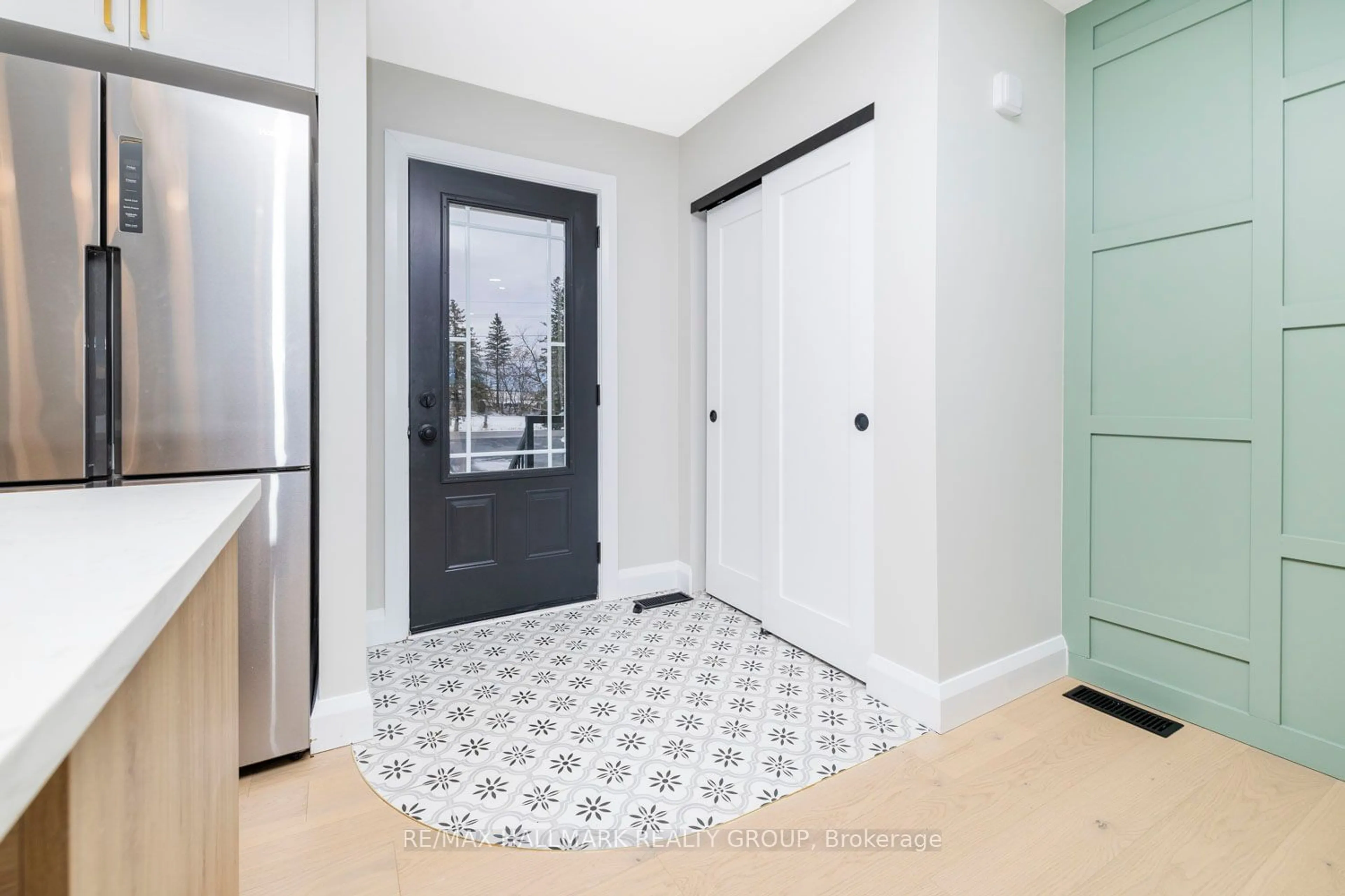 Indoor entryway, ceramic floors for 5020 Dunning Rd, Orleans - Cumberland and Area Ontario K4B 1J1