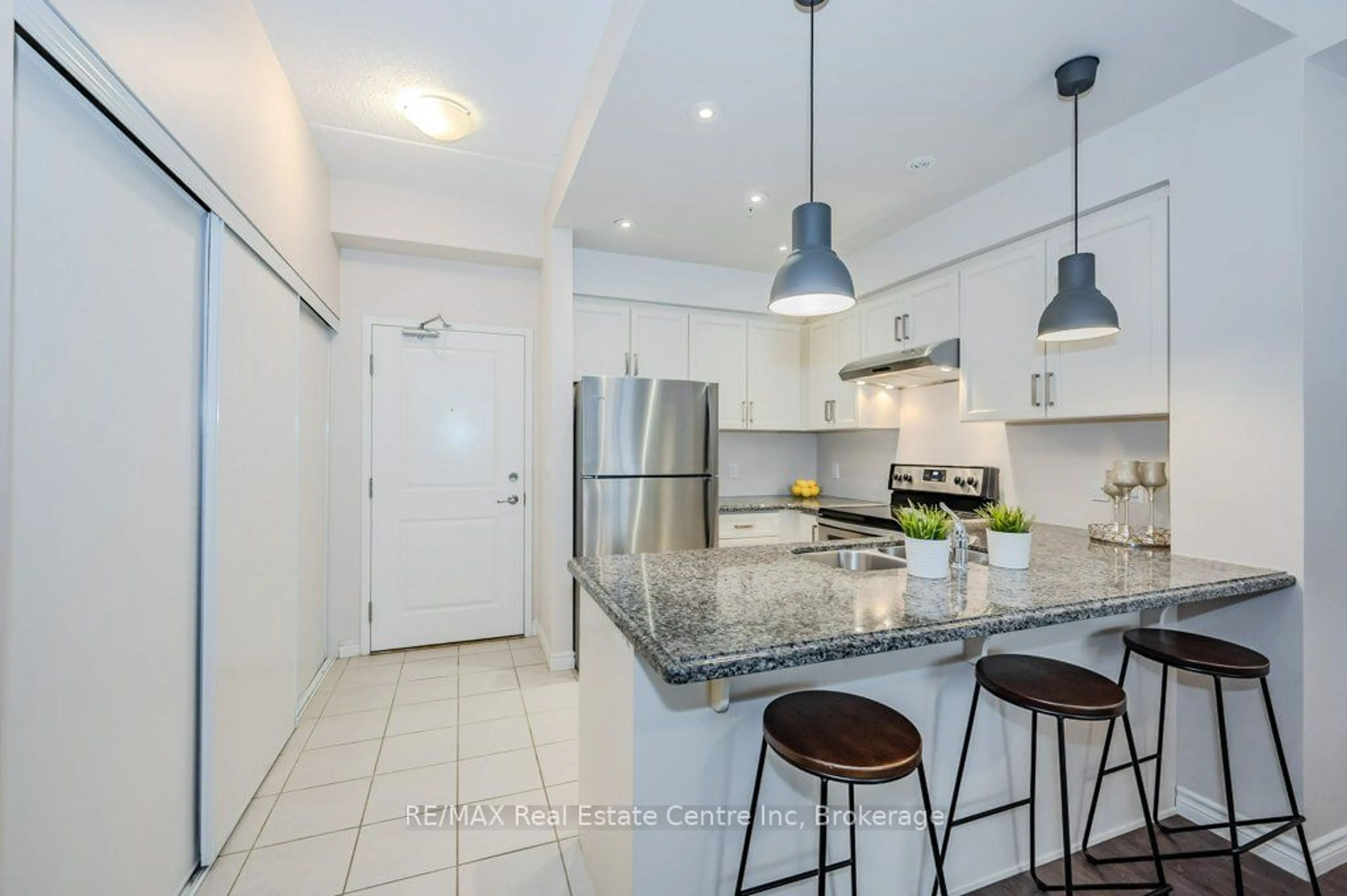 Open concept kitchen for 1077 Gordon St #321, Guelph Ontario N1G 0E3