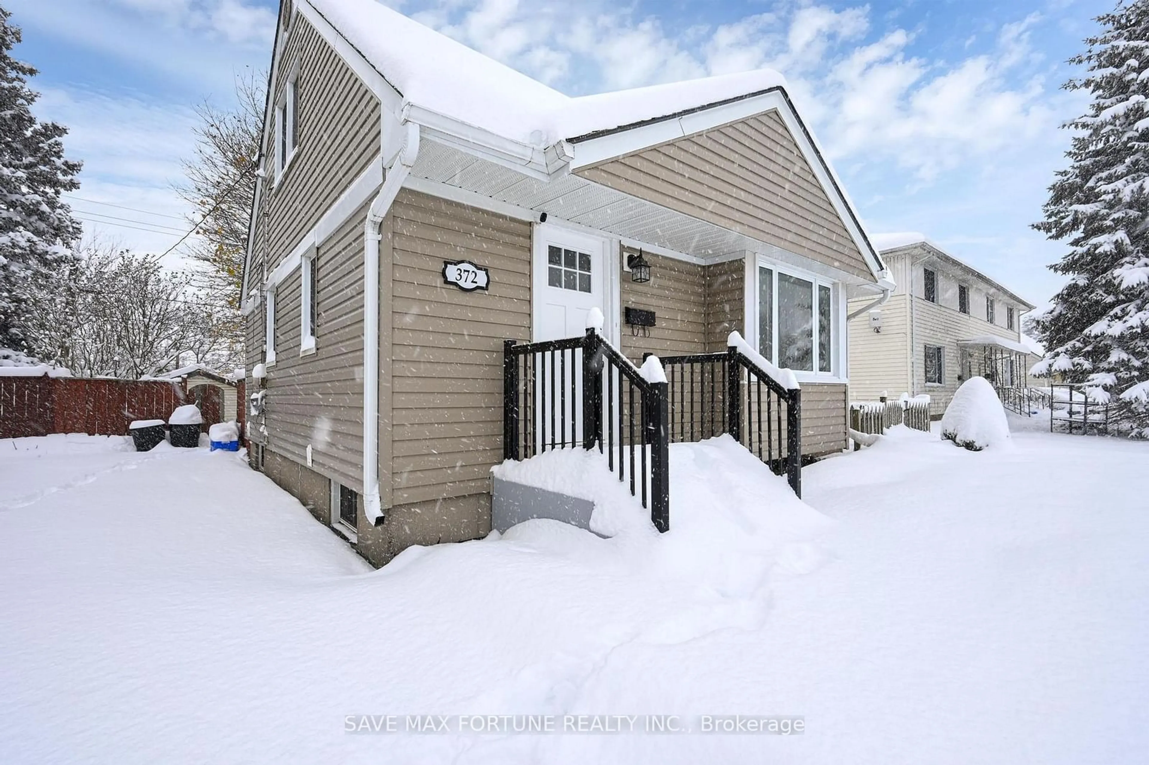 Home with vinyl exterior material, street for 372 Flanders Row, London Ontario N5Y 1C4