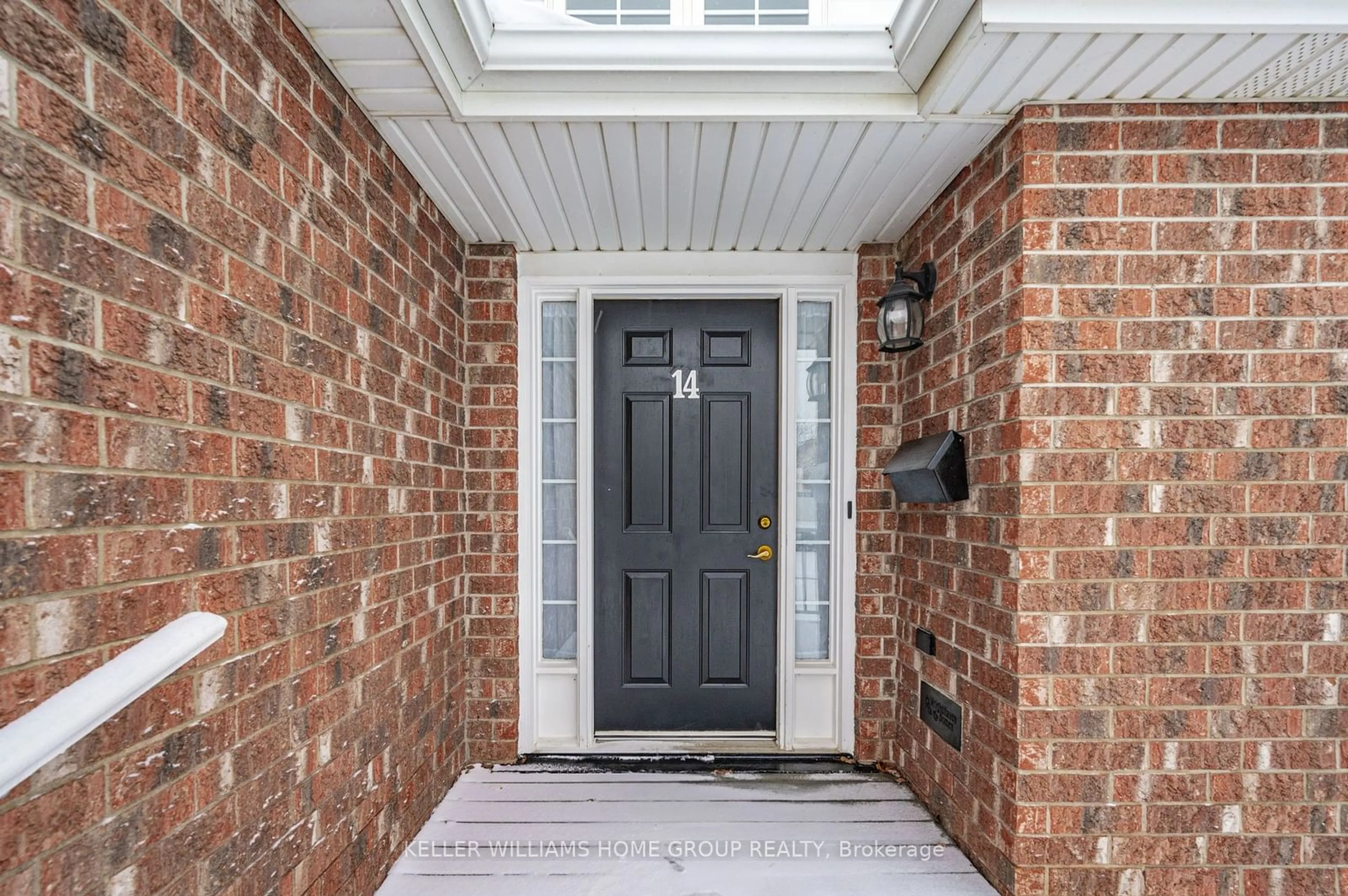 Indoor entryway, wood floors for 14 Dickinson Crt, Centre Wellington Ontario N0B 1S0