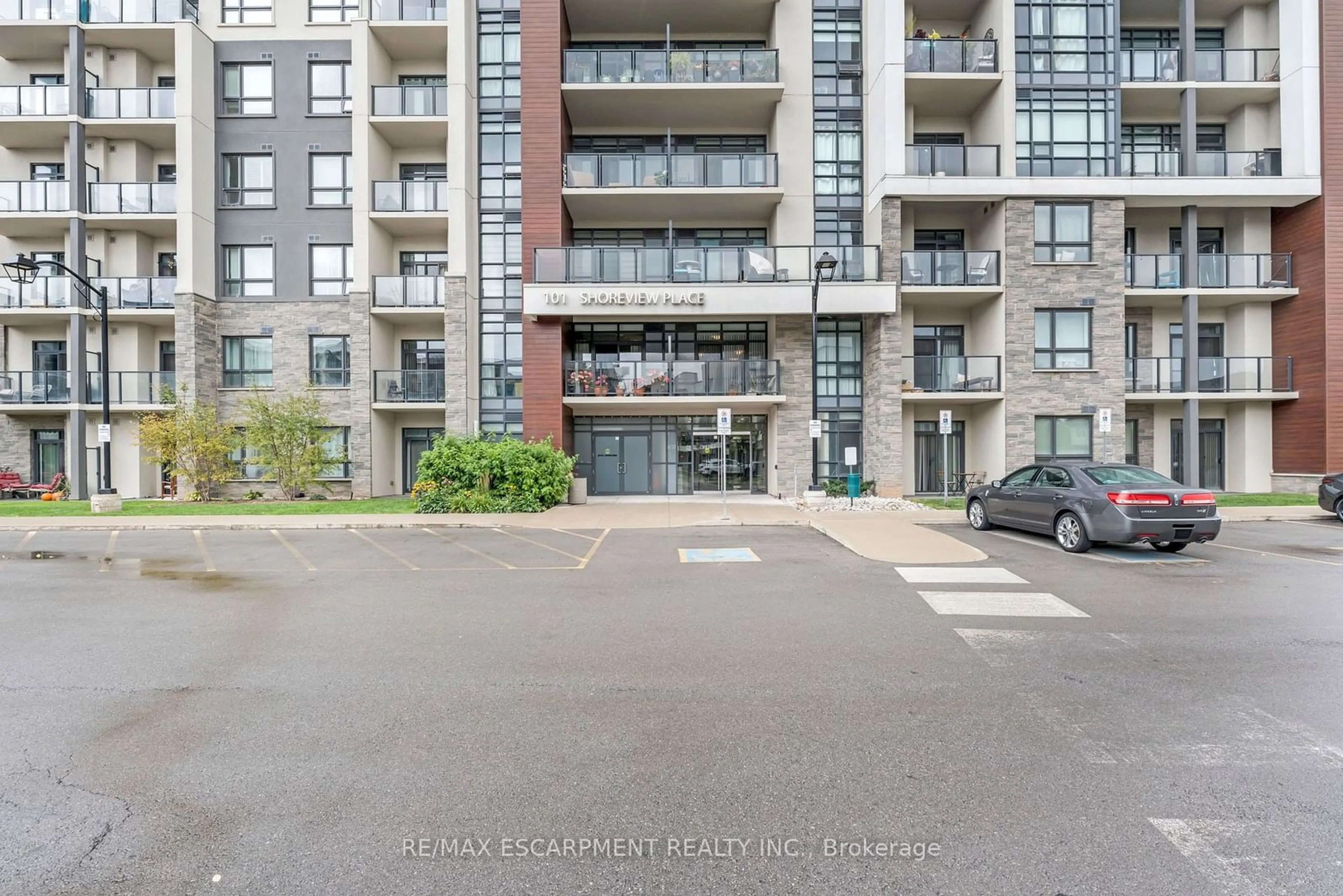 A pic from exterior of the house or condo, the street view for 101 Shoreview Pl #113, Hamilton Ontario L8E 0K2