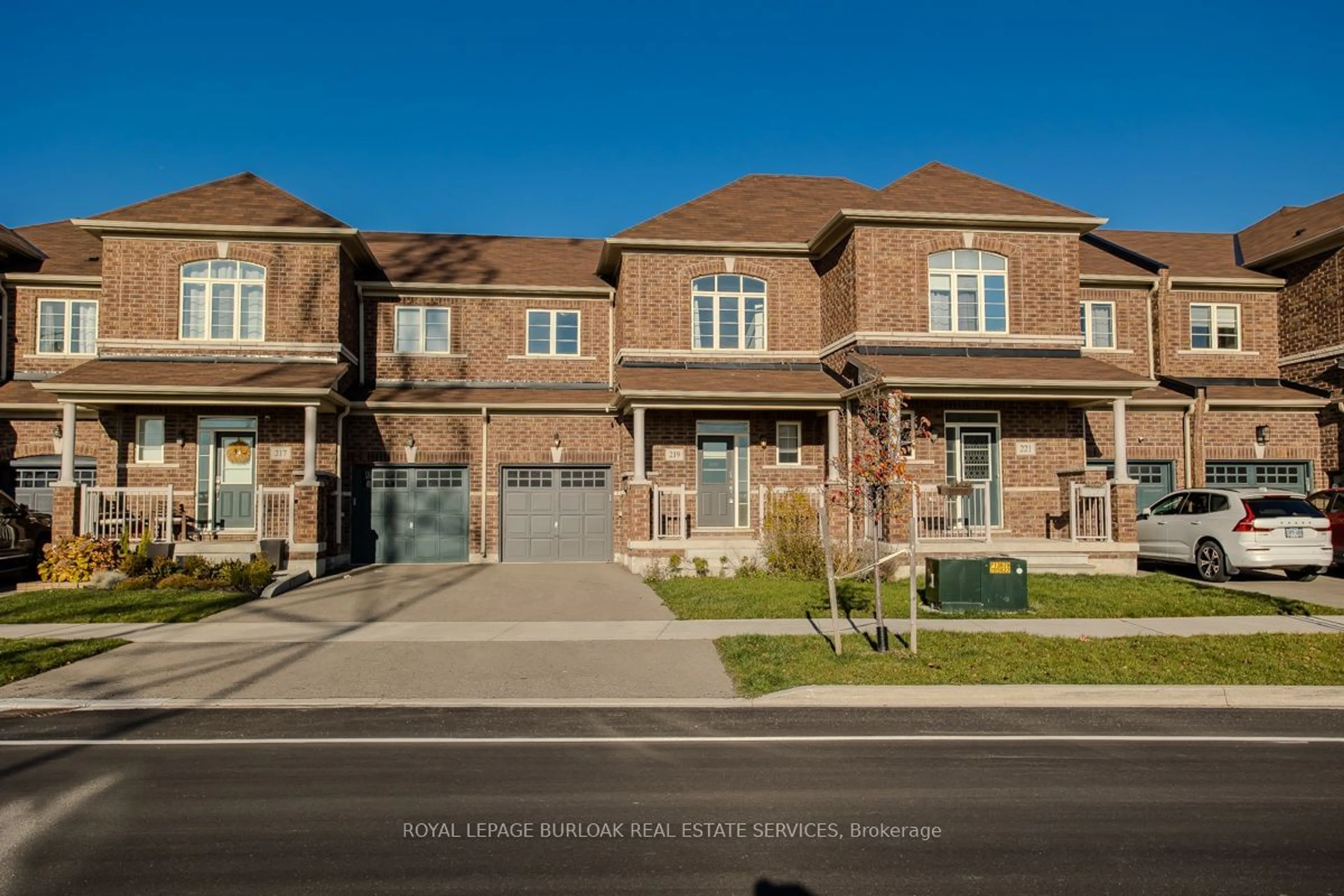 A pic from exterior of the house or condo, the street view for 219 Skinner Rd, Hamilton Ontario L8B 1X2