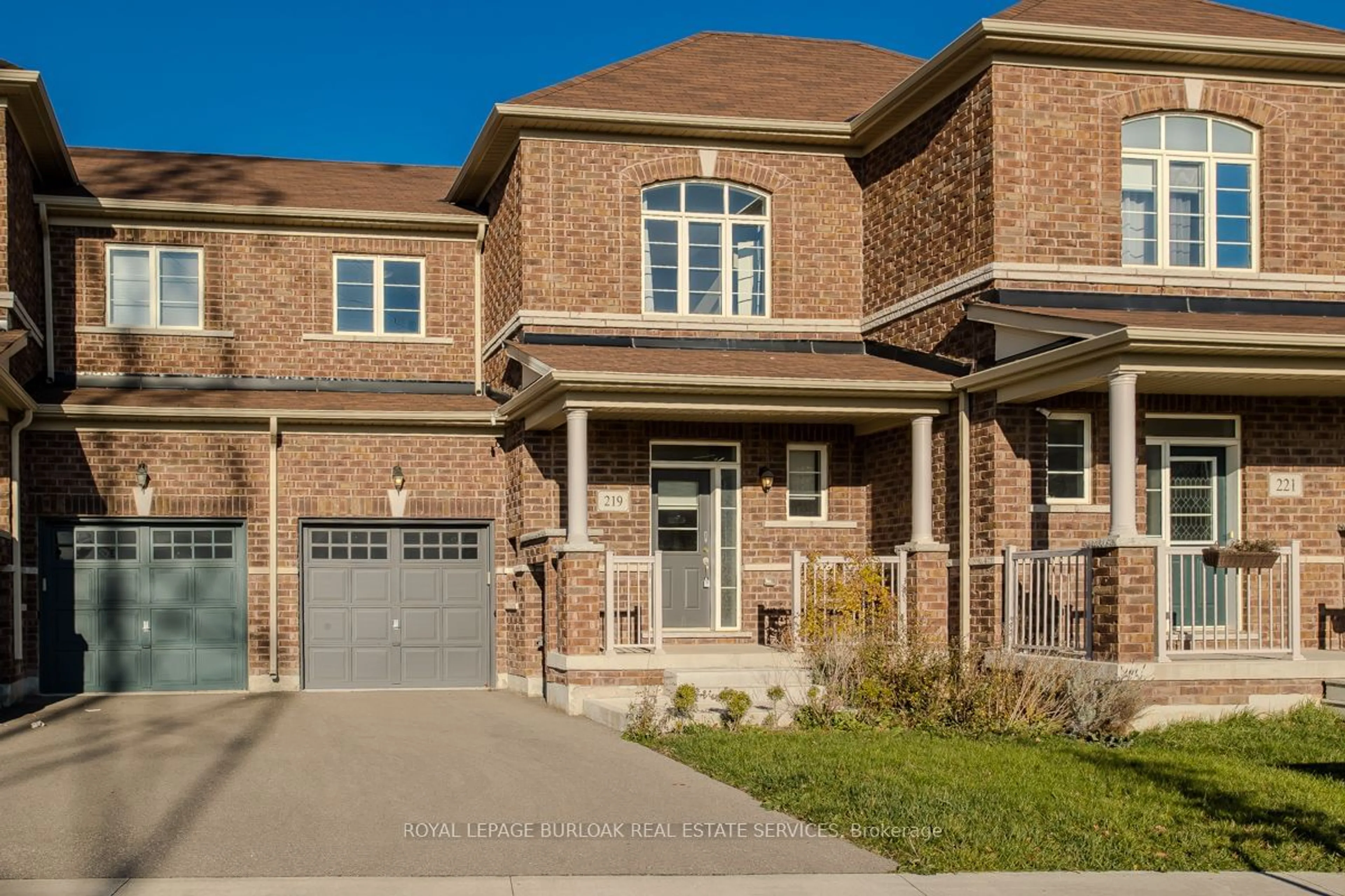 Home with brick exterior material for 219 Skinner Rd, Hamilton Ontario L8B 1X2