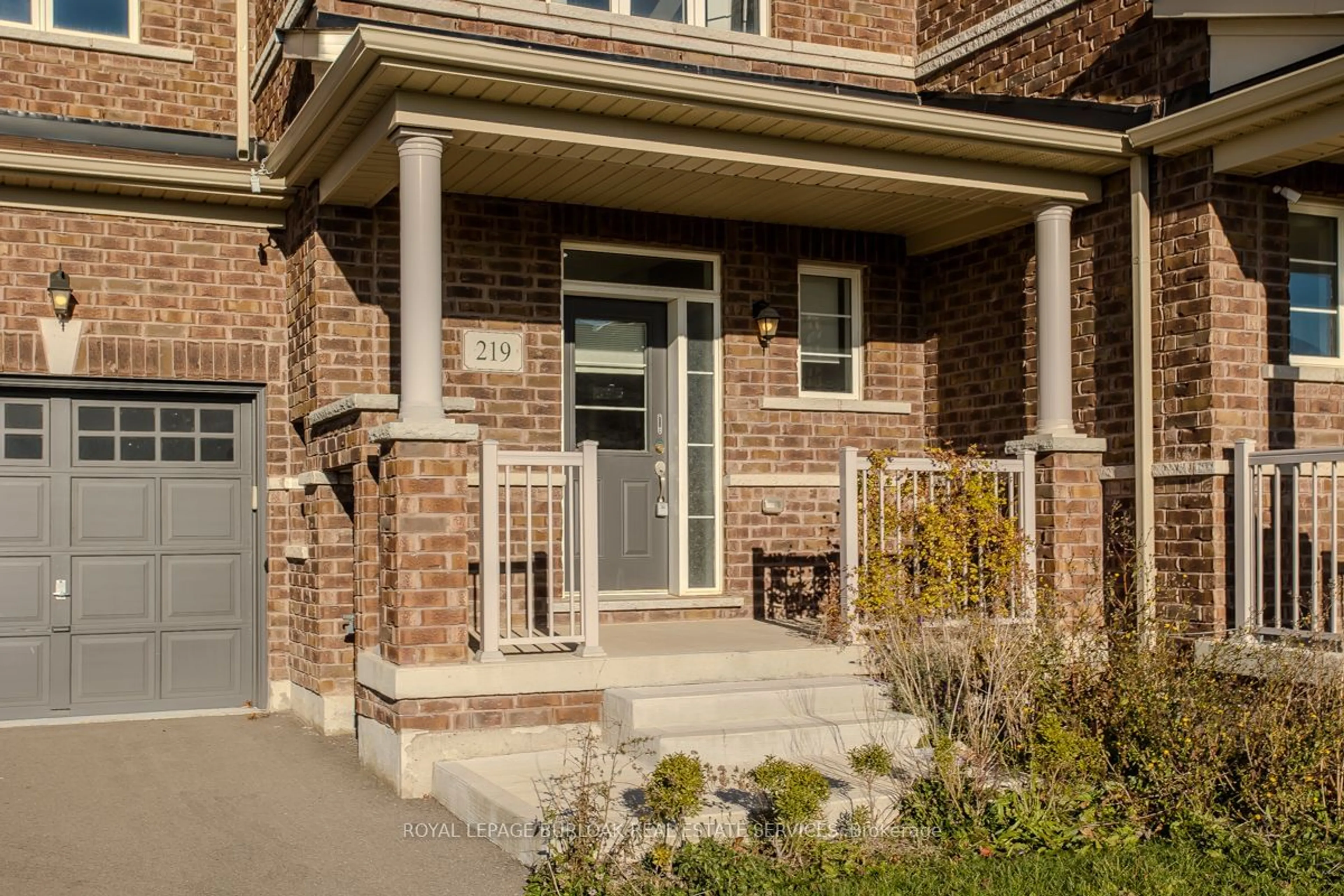 Home with brick exterior material for 219 Skinner Rd, Hamilton Ontario L8B 1X2