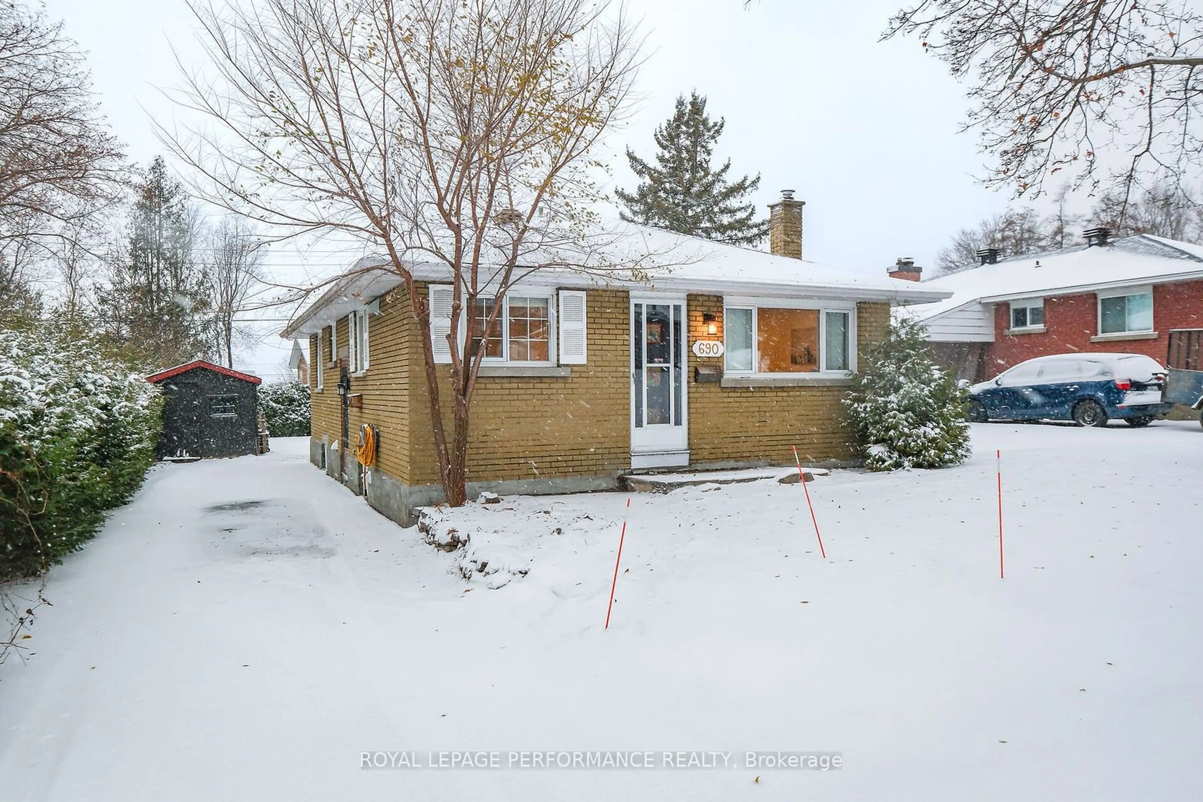 Frontside or backside of a home, the street view for 690 Roanoke St, Overbook - Castleheights and Area Ontario K1K 2G4