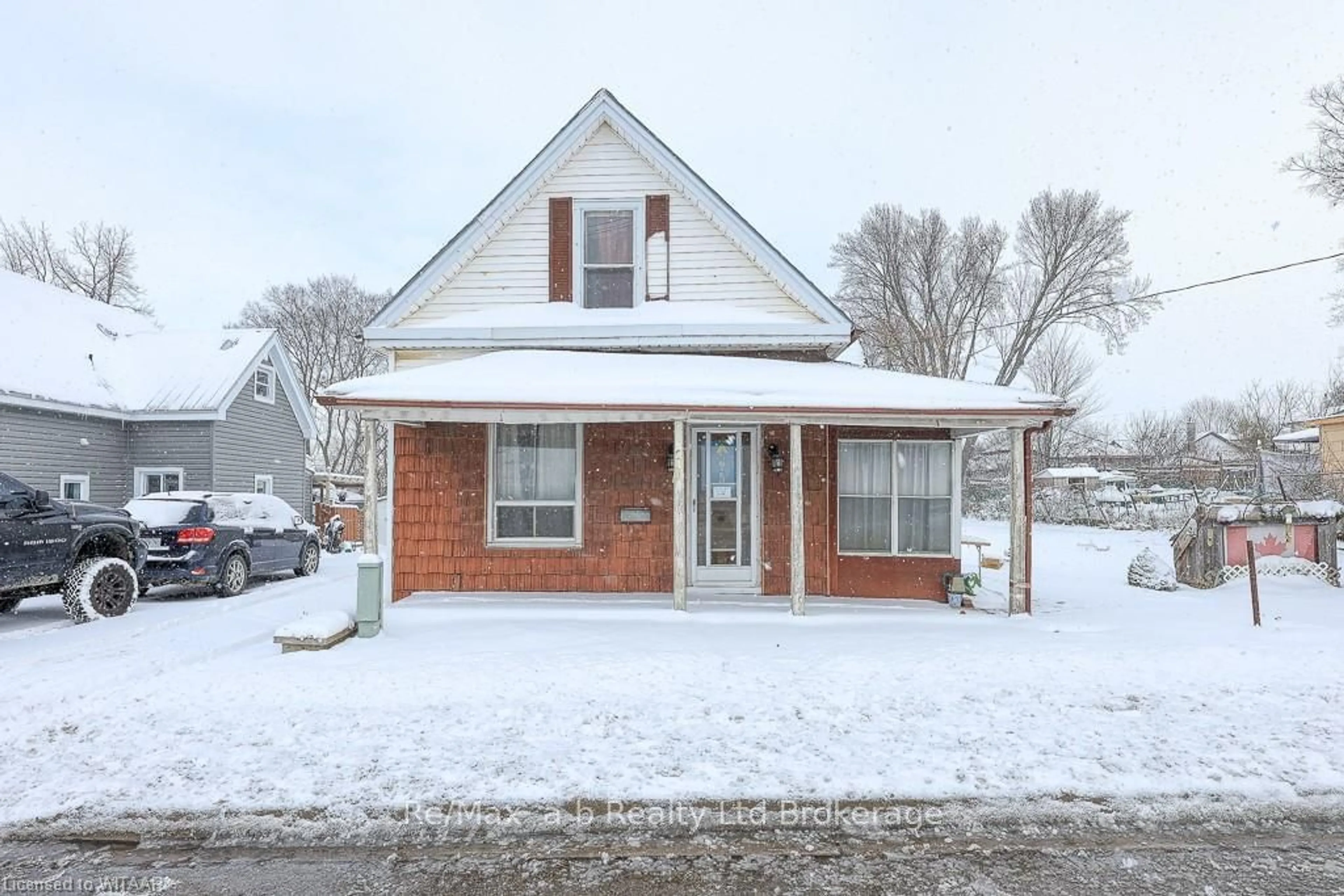 Frontside or backside of a home, the street view for 125 WHITING St, Ingersoll Ontario N5C 3B2