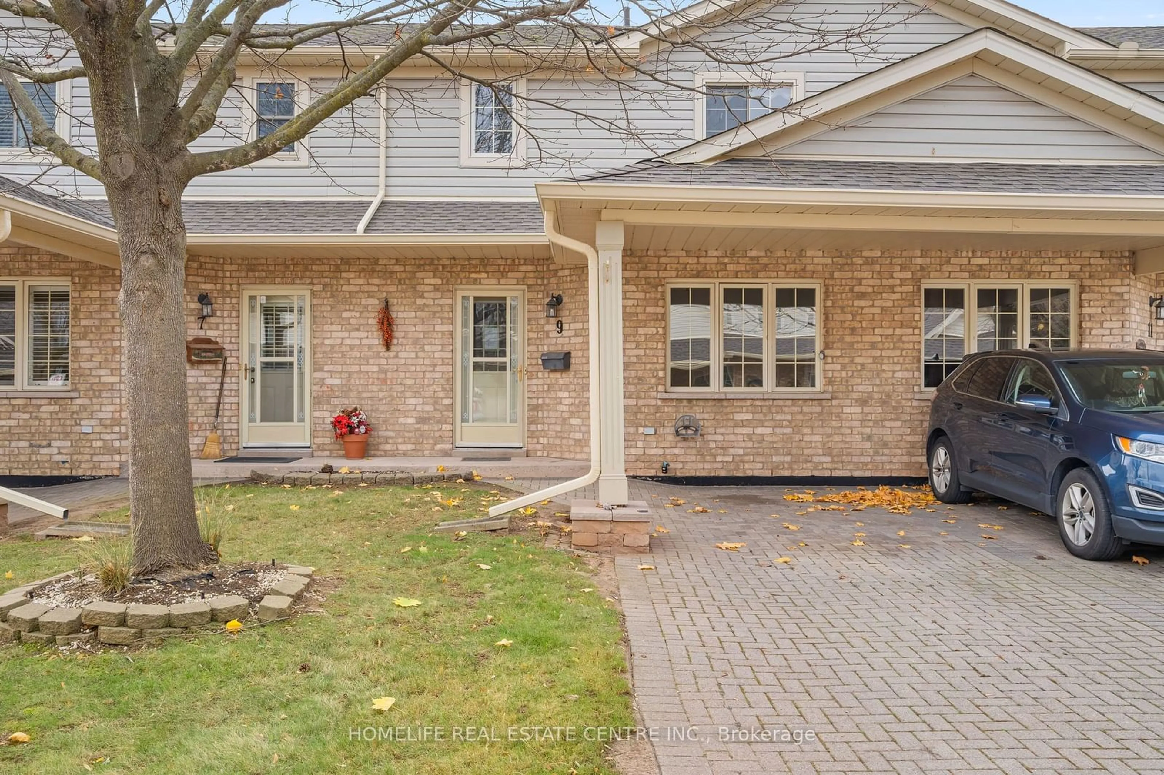 Home with brick exterior material for 9 Wentworth Dr #9, Grimsby Ontario L3M 5H9