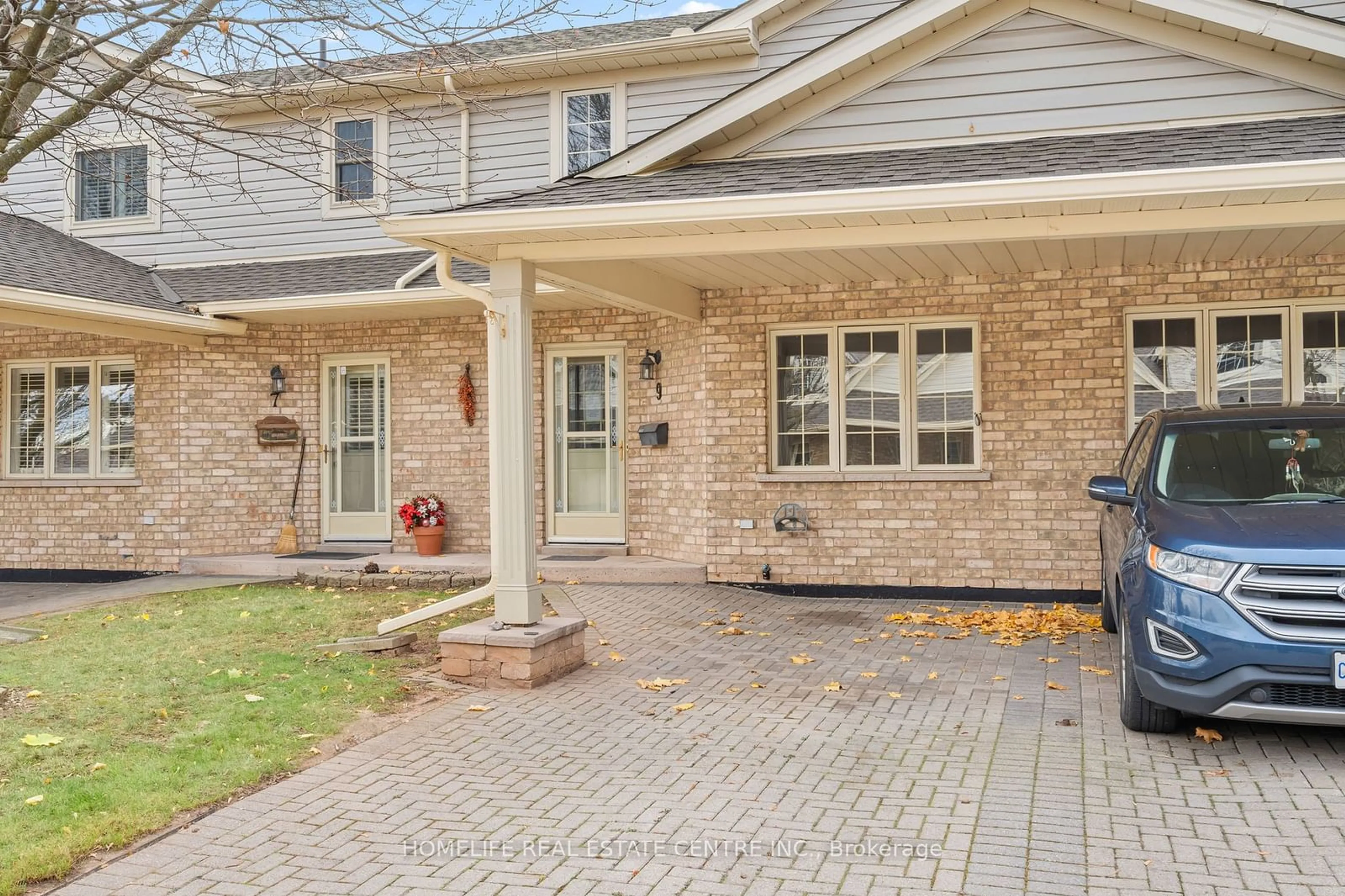 Home with brick exterior material for 9 Wentworth Dr, Grimsby Ontario L3M 5H9