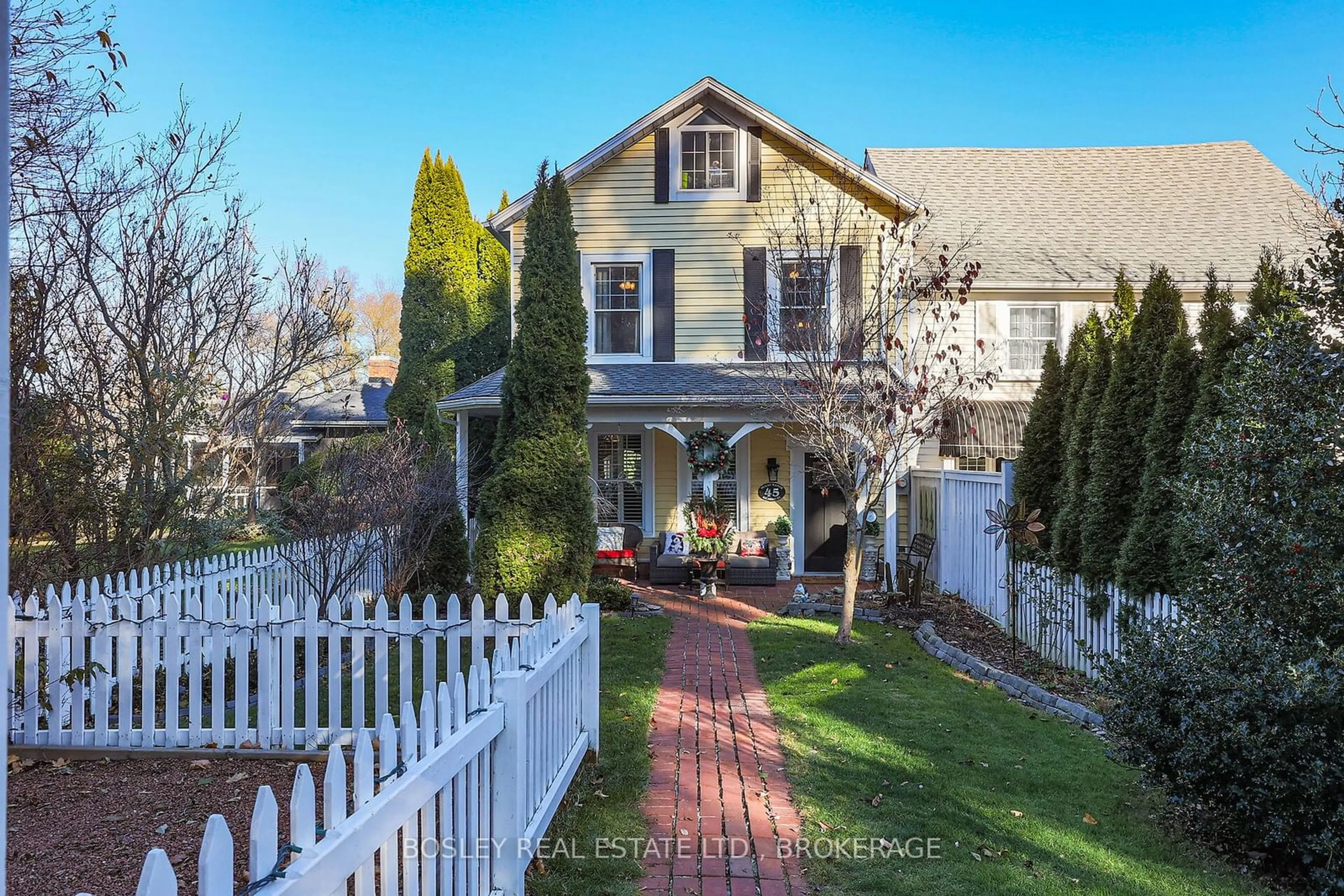 Frontside or backside of a home, the fenced backyard for 45 Ricardo St, Niagara-on-the-Lake Ontario L0S 1J0