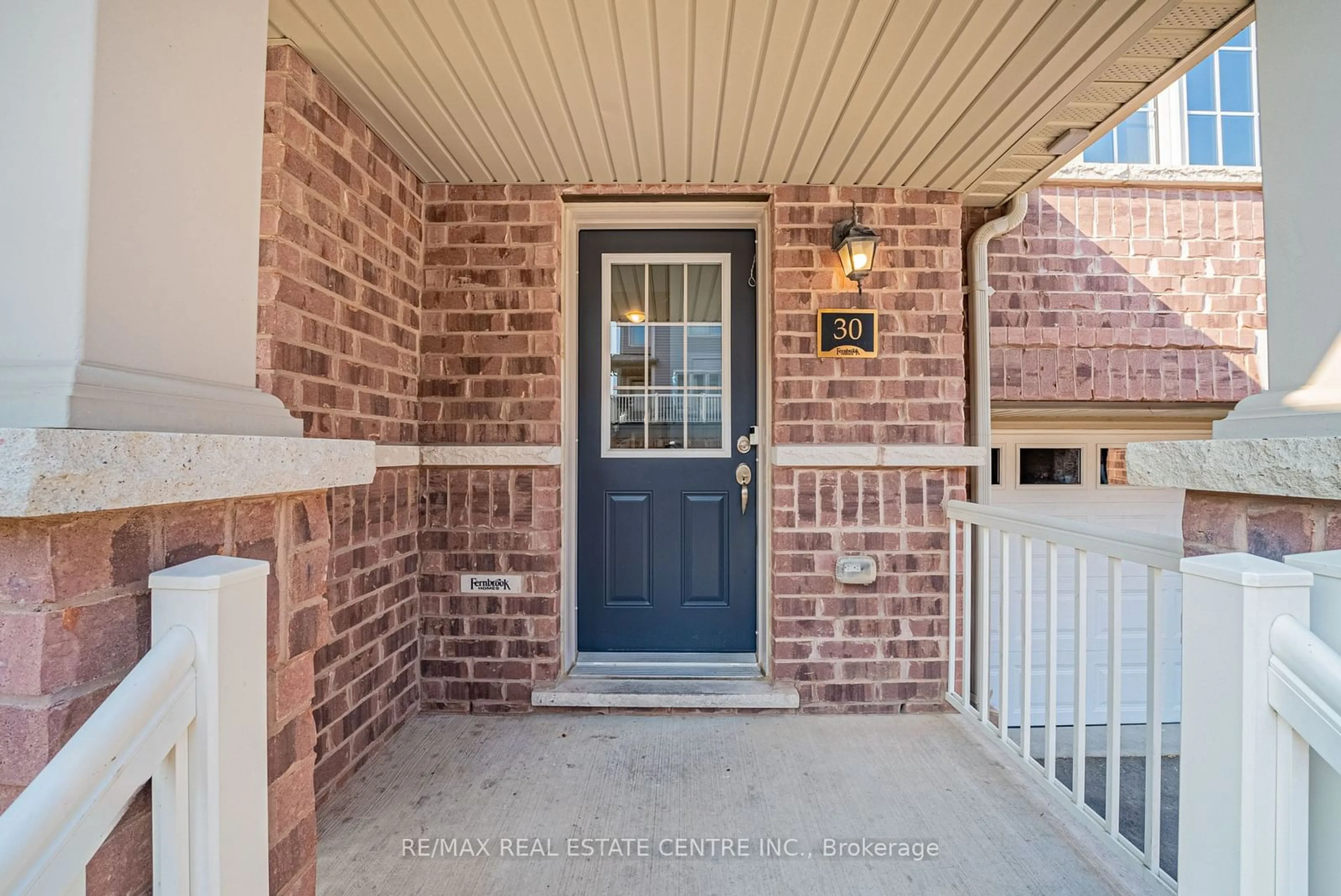 Indoor entryway, wood floors for 470 LINDEN Dr #30, Cambridge Ontario N3H 5L5