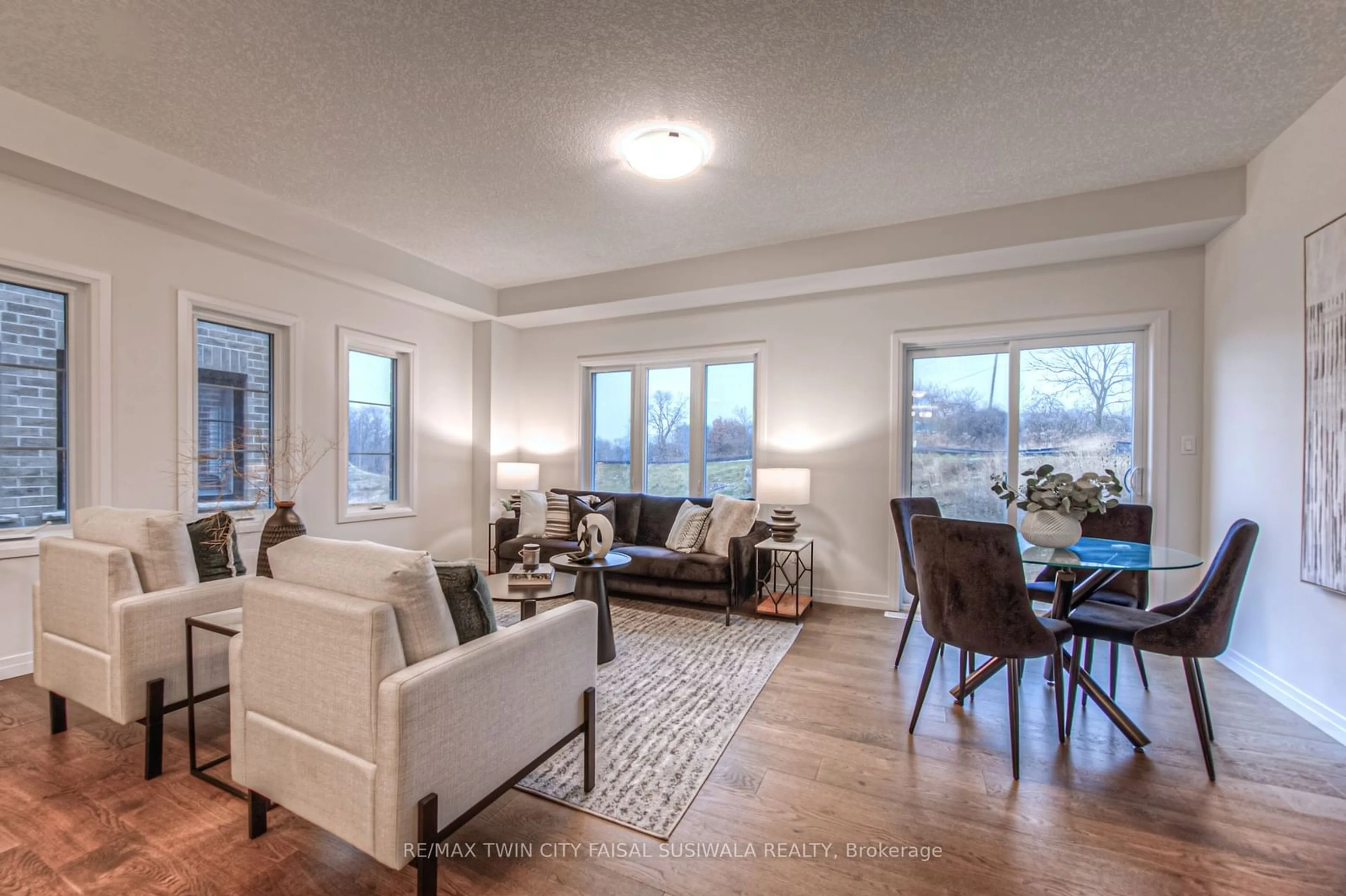 Living room with furniture, wood/laminate floor for 268 GREEN GATE Blvd, Cambridge Ontario N1T 2C5