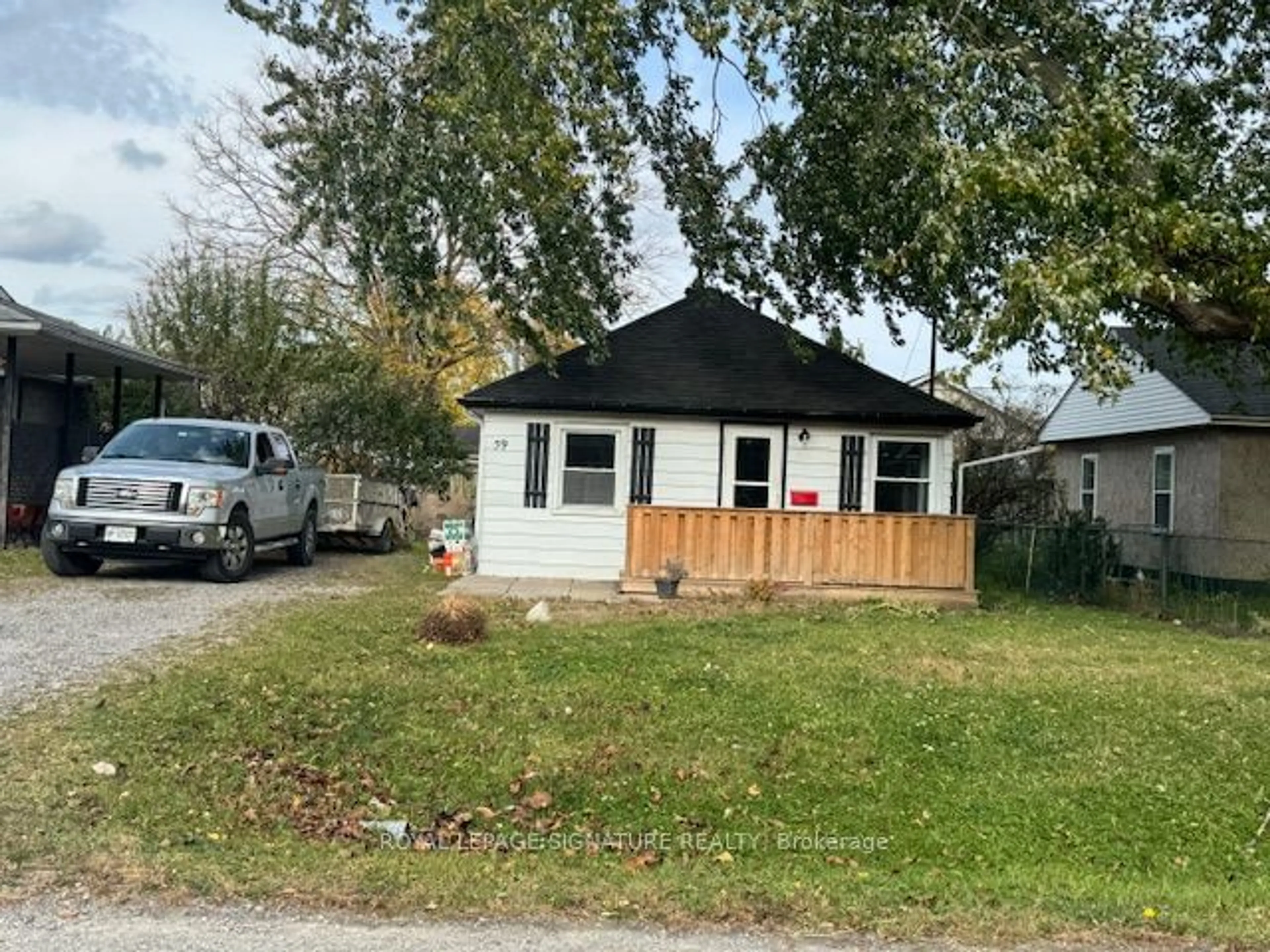 Frontside or backside of a home, cottage for 59 Melody Tr, St. Catharines Ontario L2M 1C6