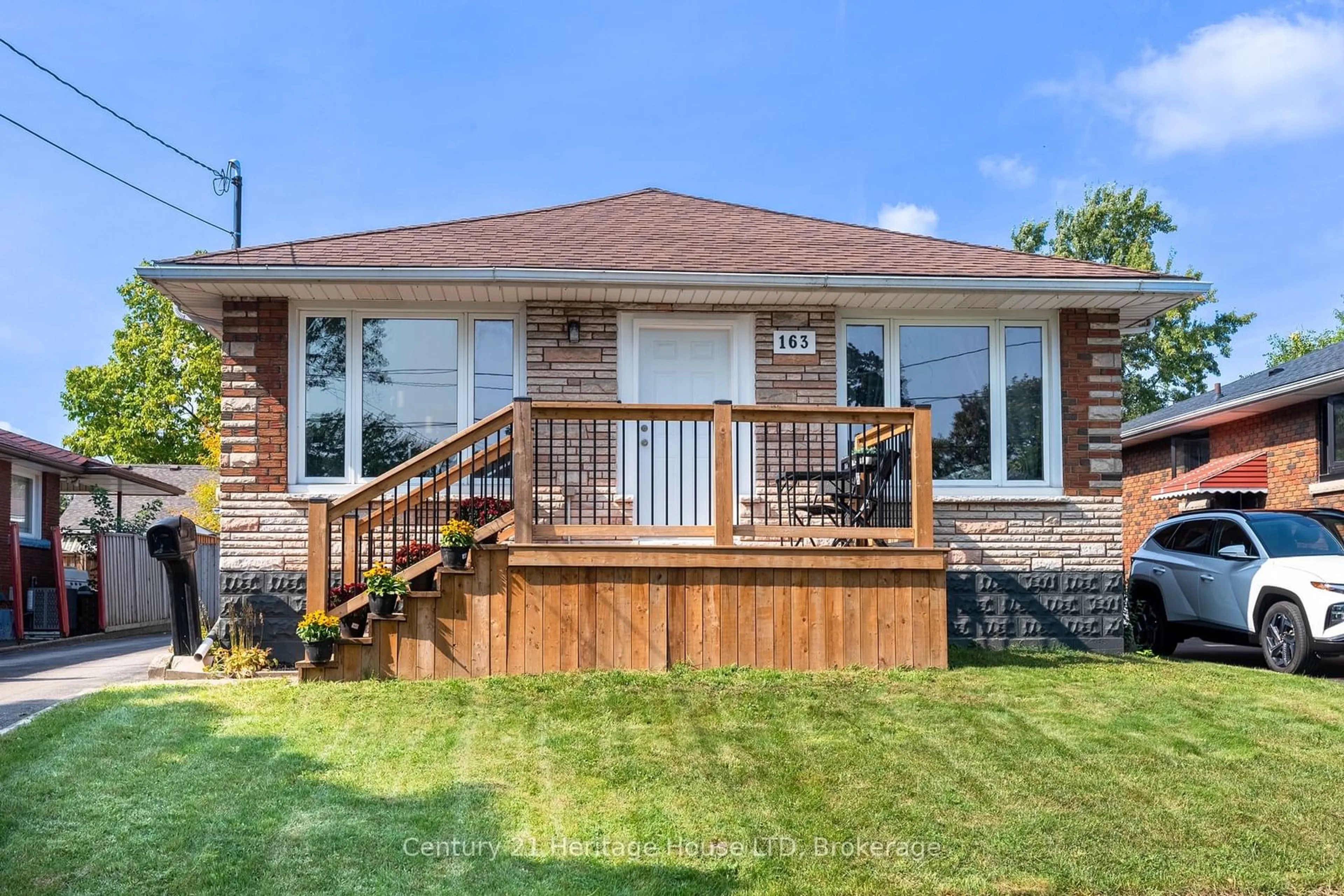 Home with brick exterior material for 163 CAMROSE Ave, Welland Ontario L3B 1K4