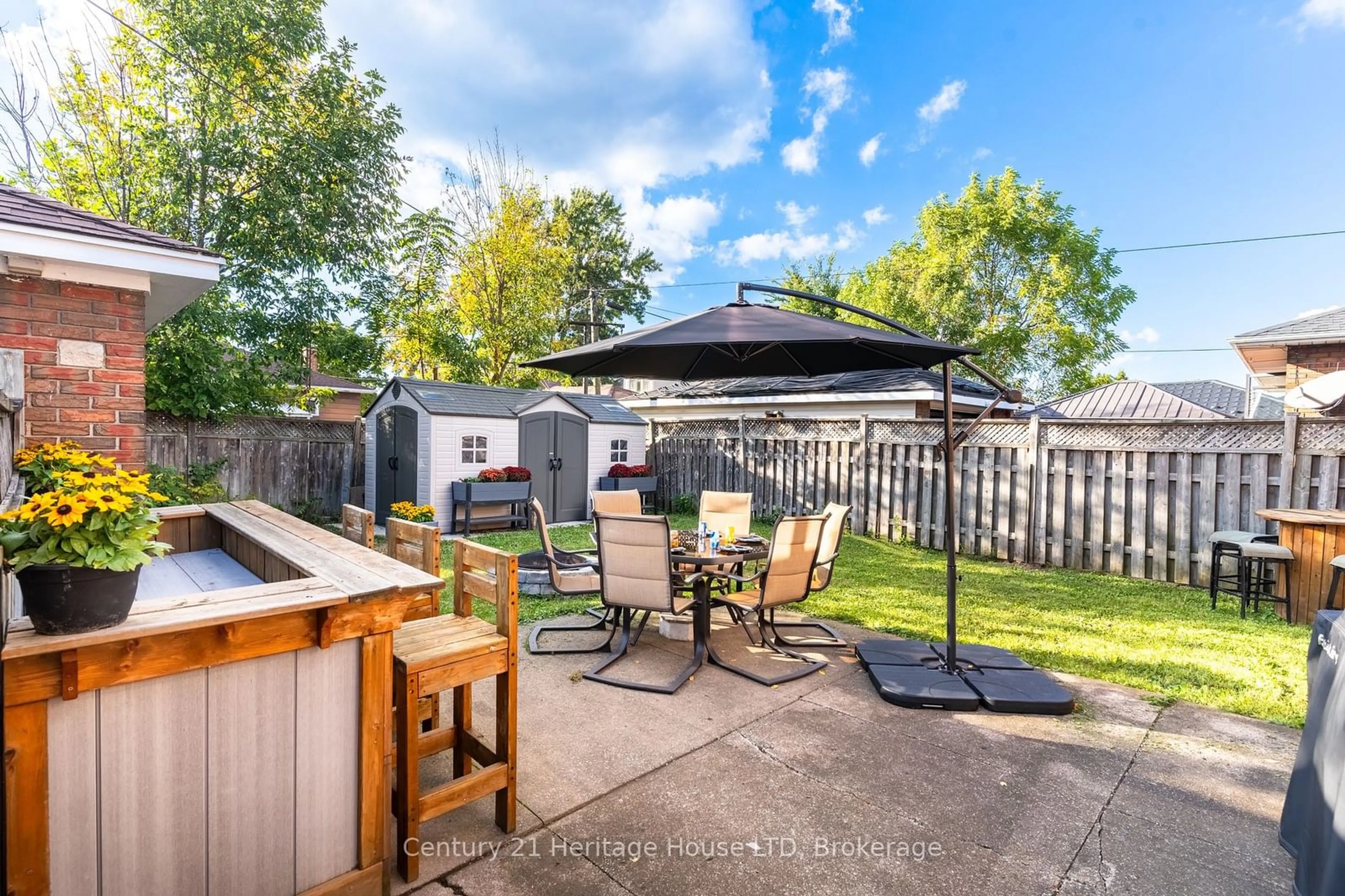 Patio, the fenced backyard for 163 CAMROSE Ave, Welland Ontario L3B 1K4