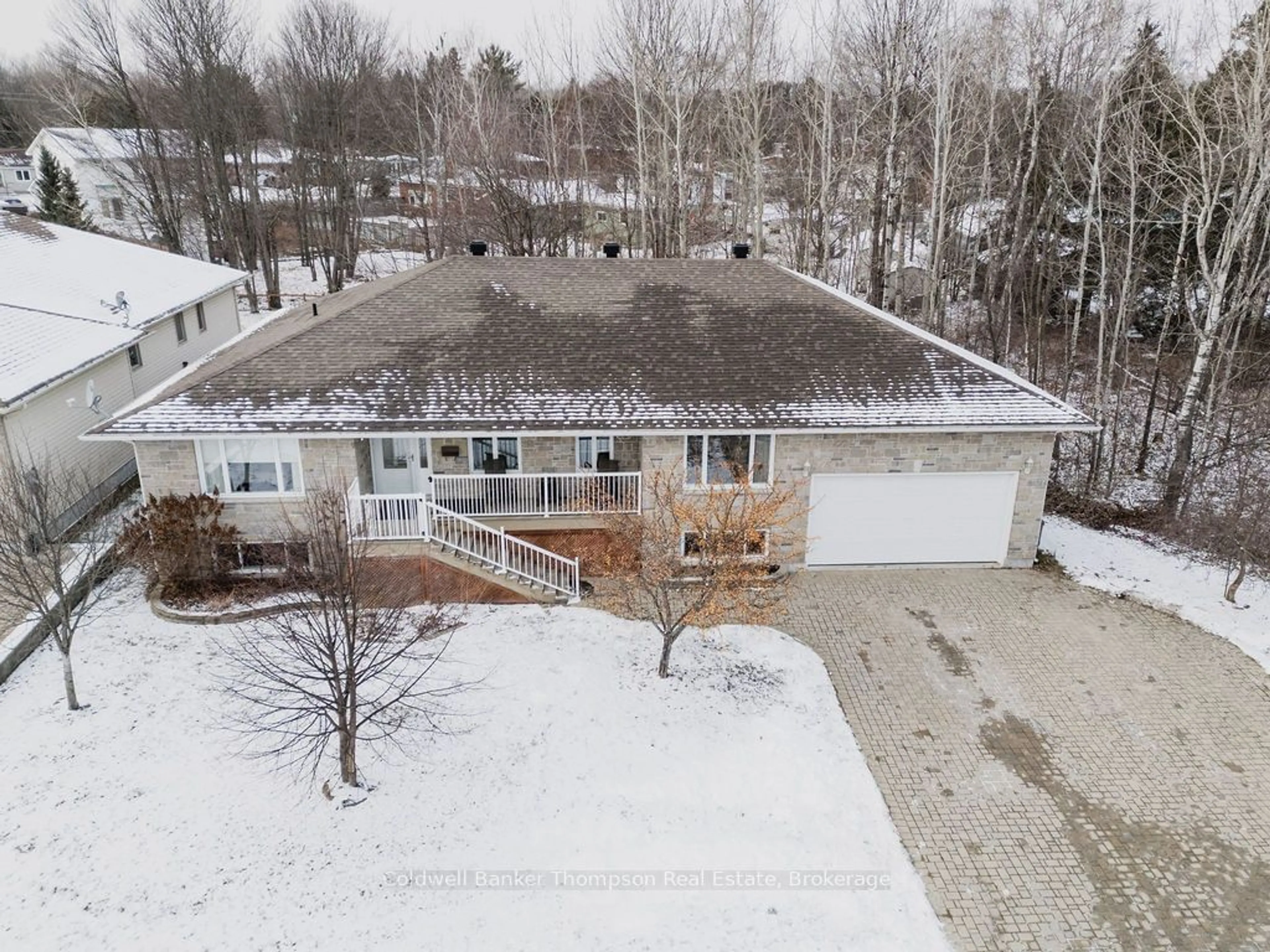 Frontside or backside of a home, cottage for 174 Kingsway Ave, North Bay Ontario P1B 9S3