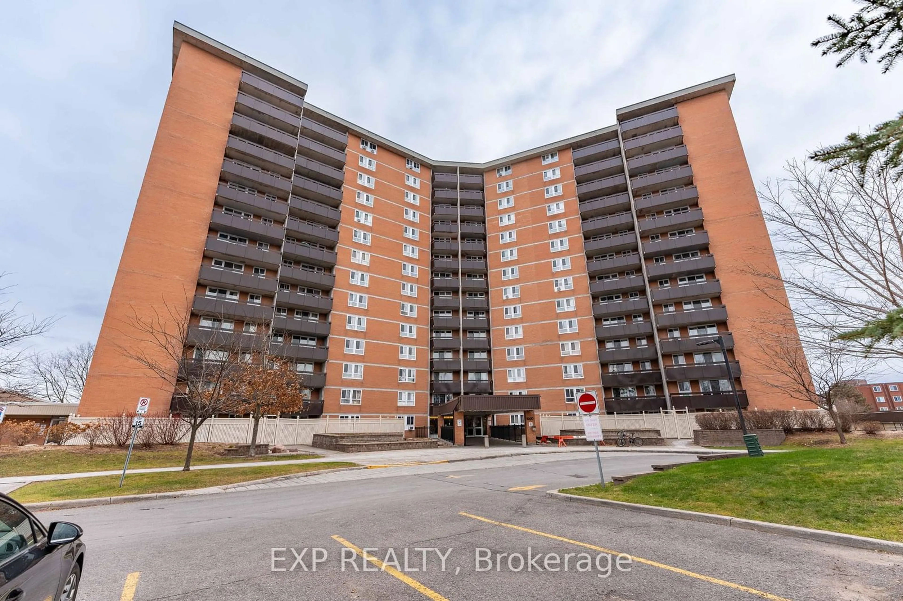 A pic from exterior of the house or condo, the front or back of building for 2000 JASMINE Cres #312, Beacon Hill North - South and Area Ontario K1J 8K4