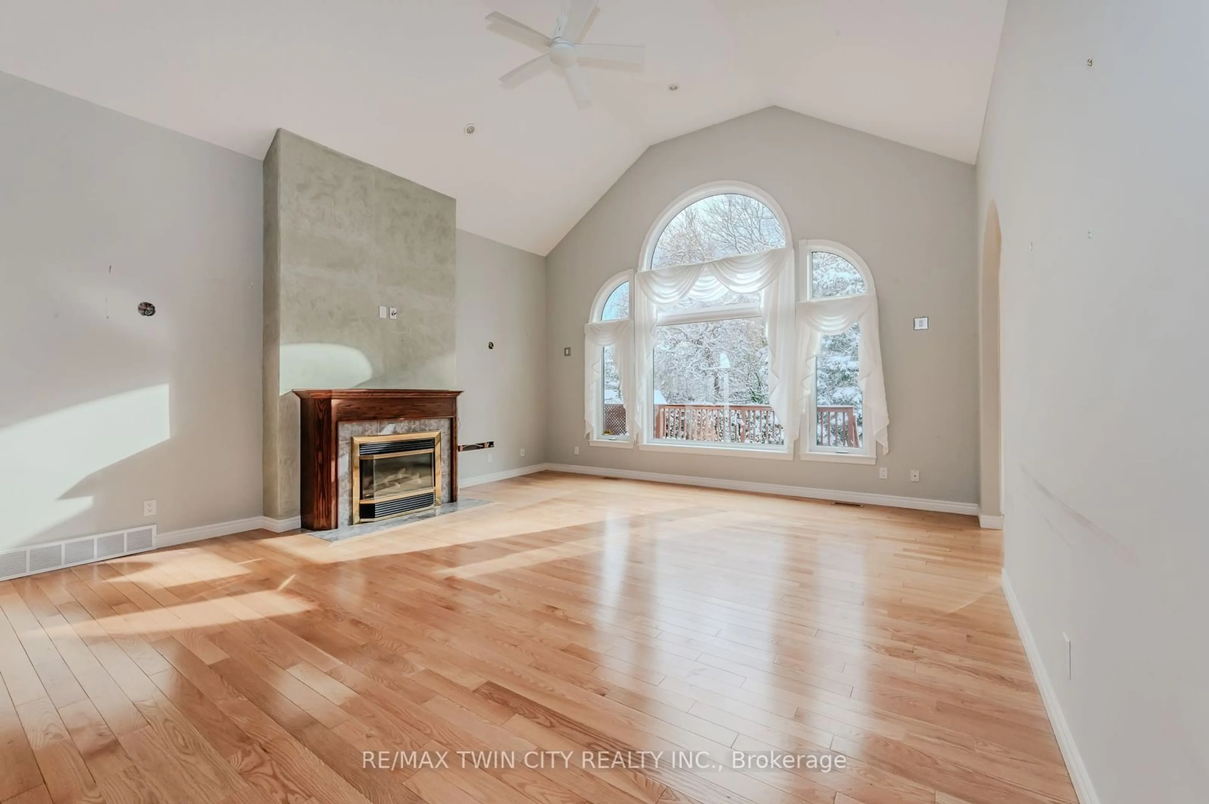 Indoor entryway, wood floors for 63 Templeton Dr, Kitchener Ontario N2A 4G1