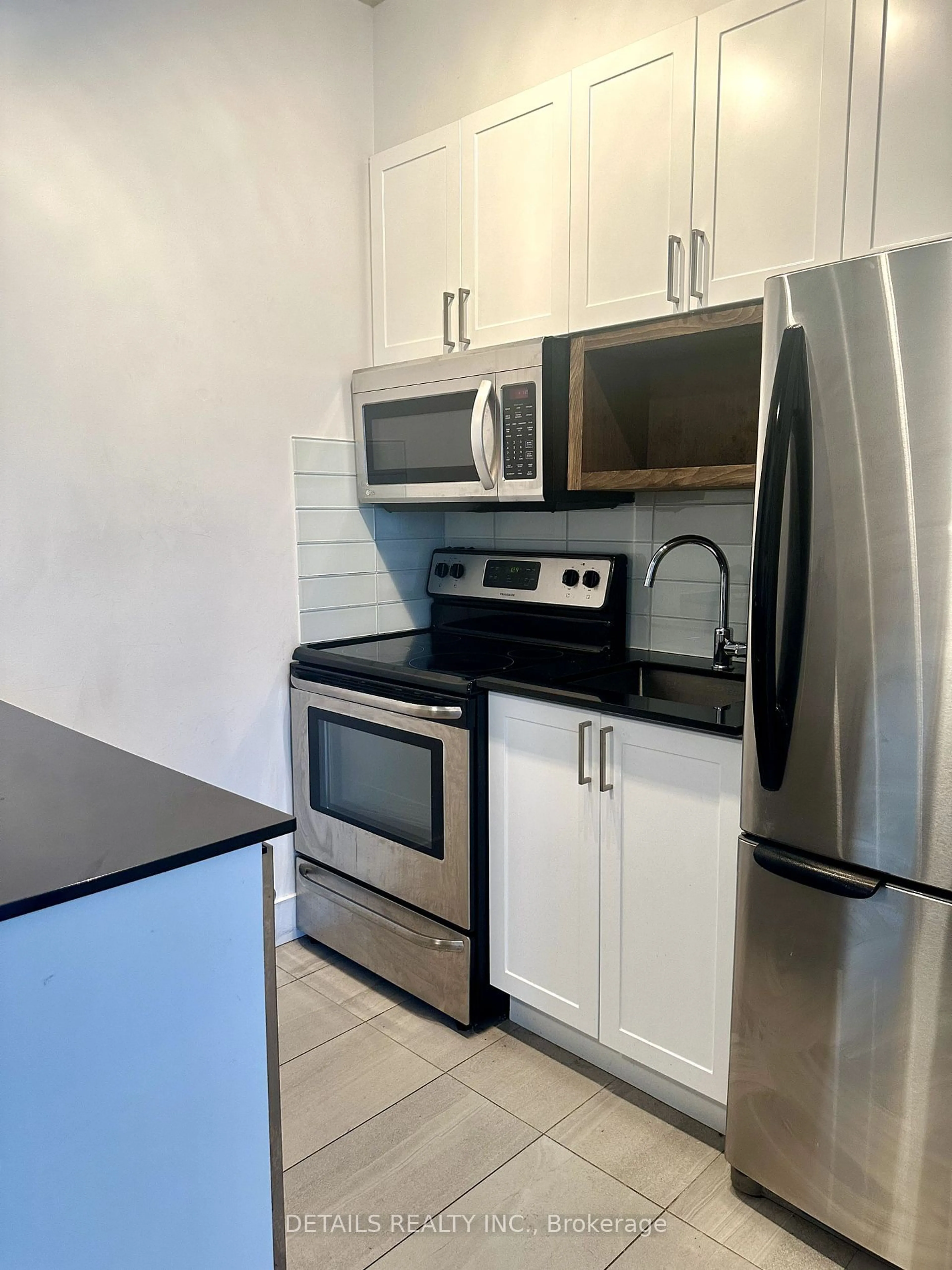 Standard kitchen for 179 George St, Lower Town - Sandy Hill Ontario K1N 1J8