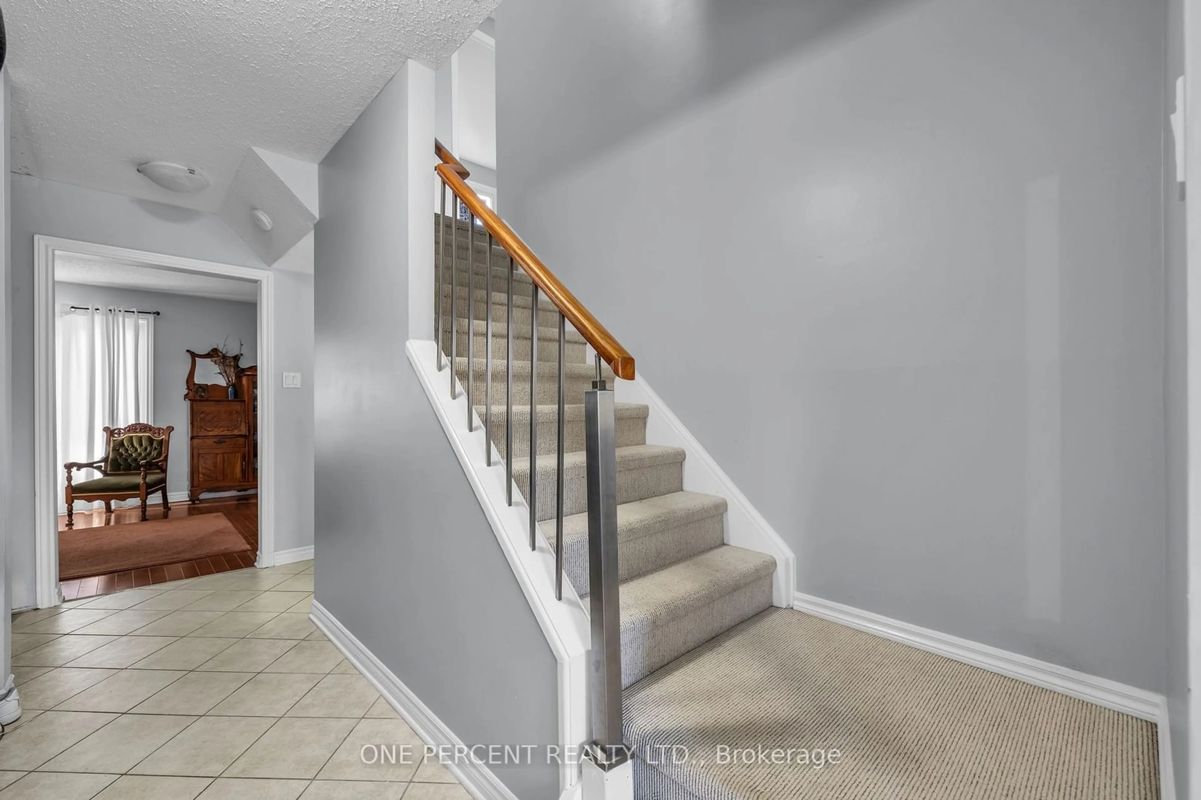 Stairs for 2533 Autumn Hill Cres, Blackburn Hamlet Ontario K1B 4M8