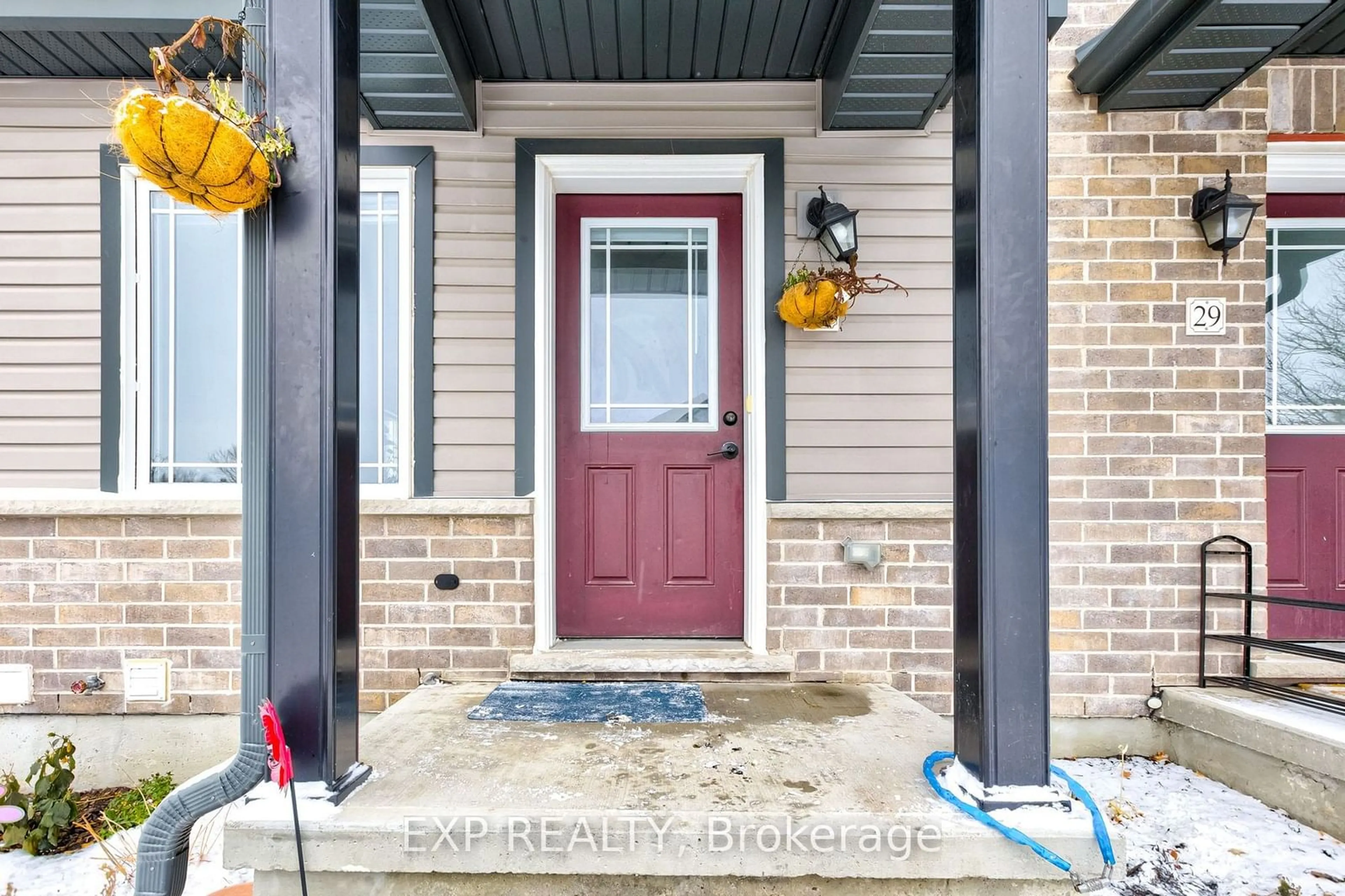 Indoor entryway, wood floors for 350 Dundas St #30, Cambridge Ontario N1R 5S2