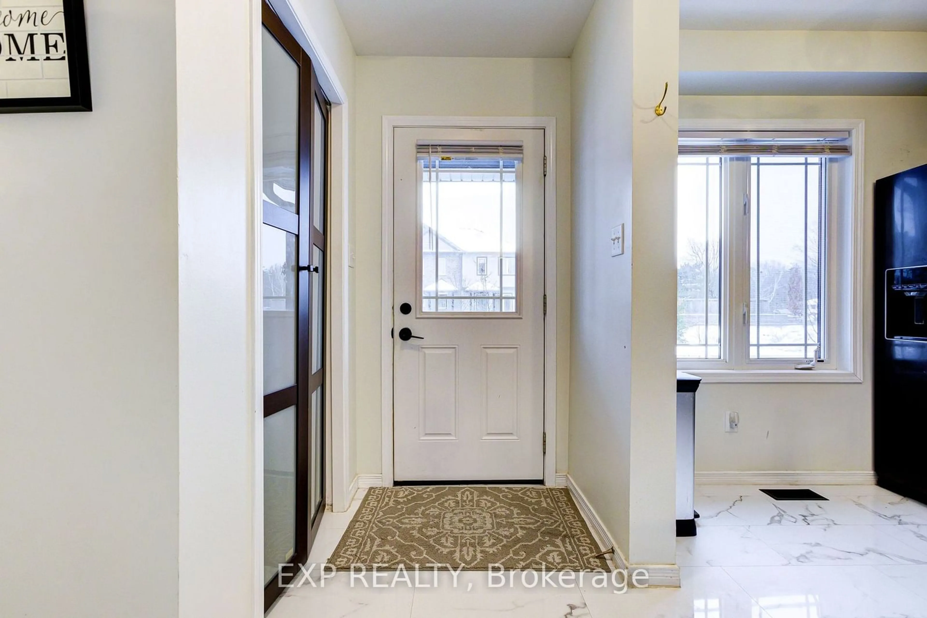 Indoor entryway, wood floors for 350 Dundas St #30, Cambridge Ontario N1R 5S2