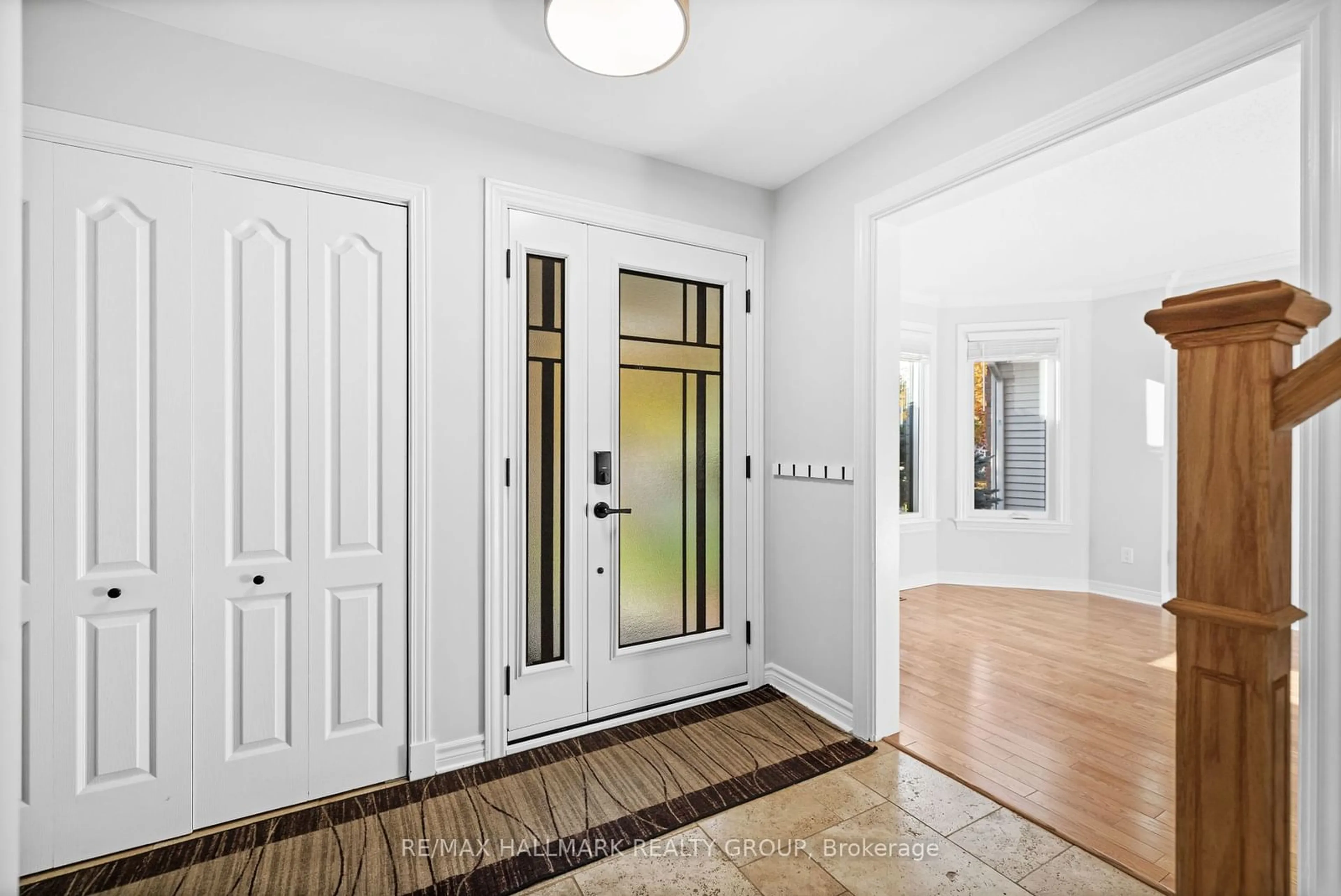 Indoor entryway, wood floors for 124 Sai Cres, Hunt Club - South Keys and Area Ontario K1G 5P1