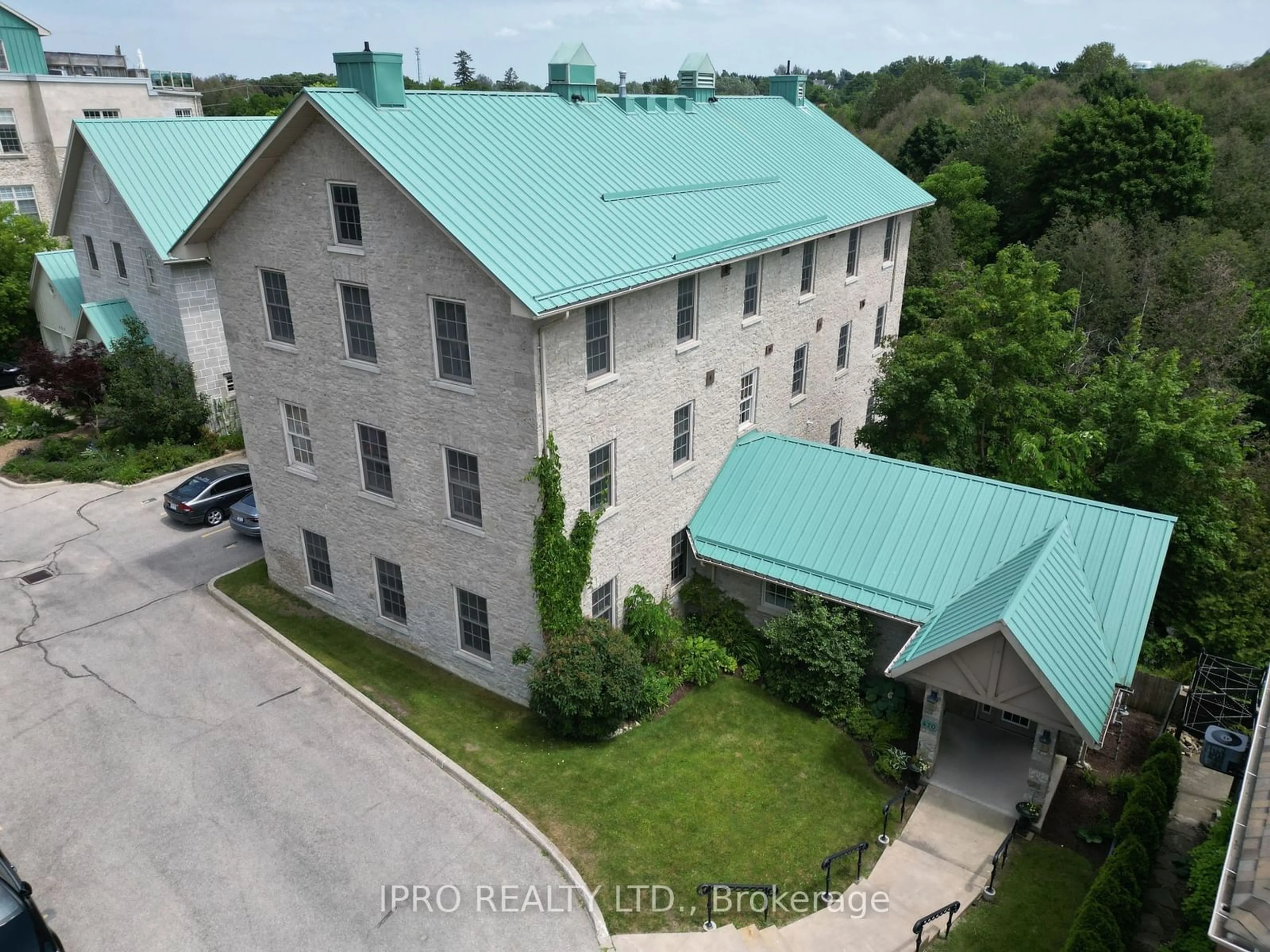 A pic from exterior of the house or condo, the front or back of building for 470 ST Andrew St #201, Centre Wellington Ontario N1M 1R5