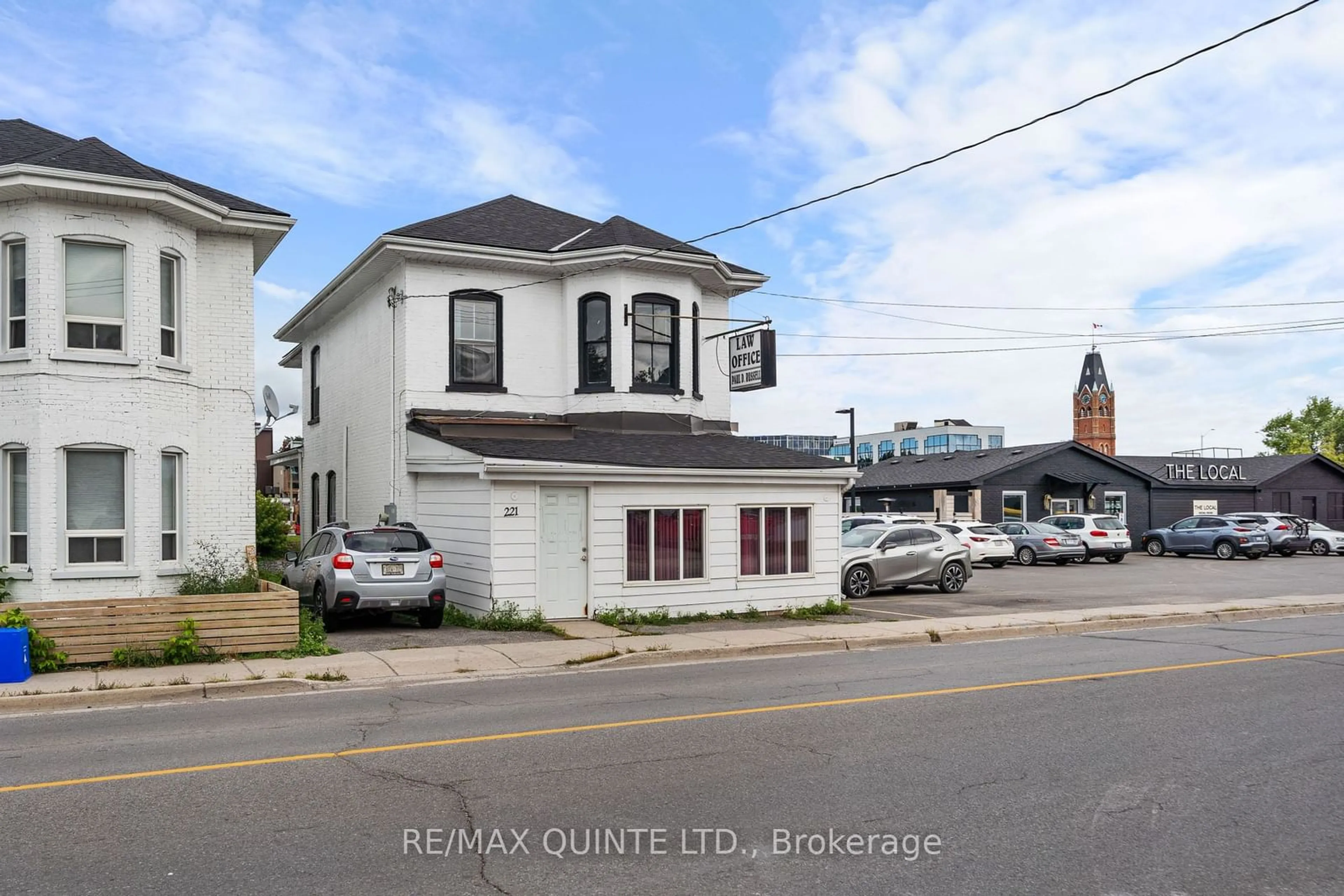 A pic from exterior of the house or condo, the front or back of building for 221 Coleman St, Belleville Ontario K8P 3H8